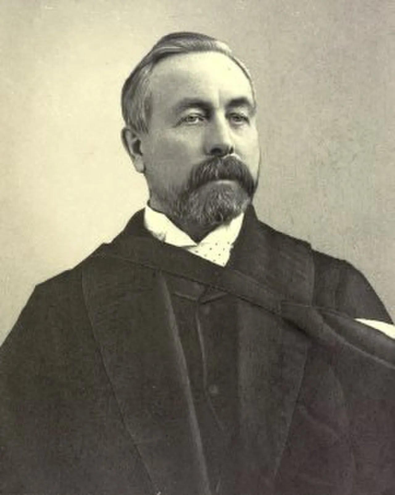 Porträt von Duncan McNab McEachran (1841–1924) – Gedenkseite