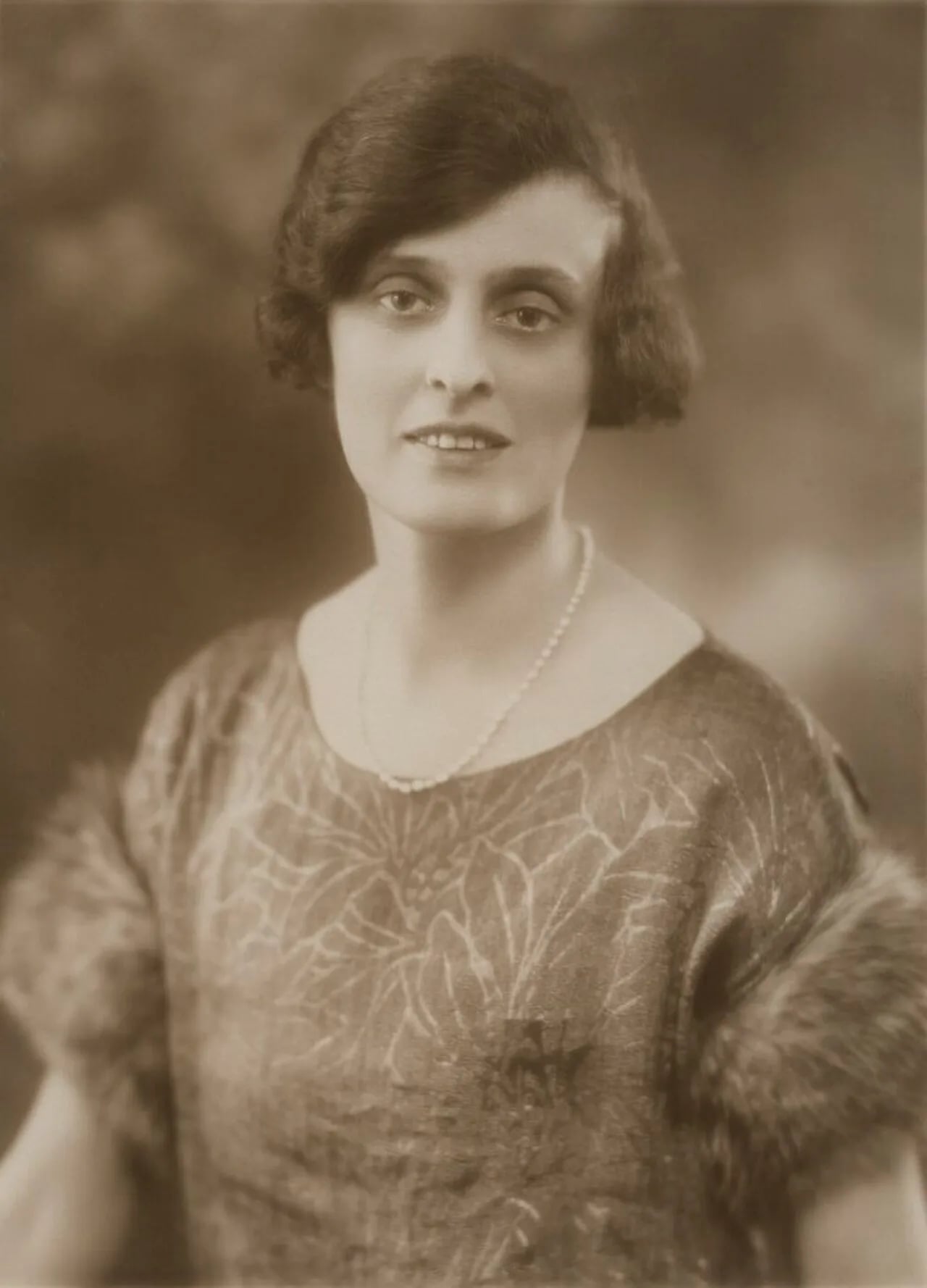 Porträt von E. M. Delafield (1890–1943) – Gedenkseite