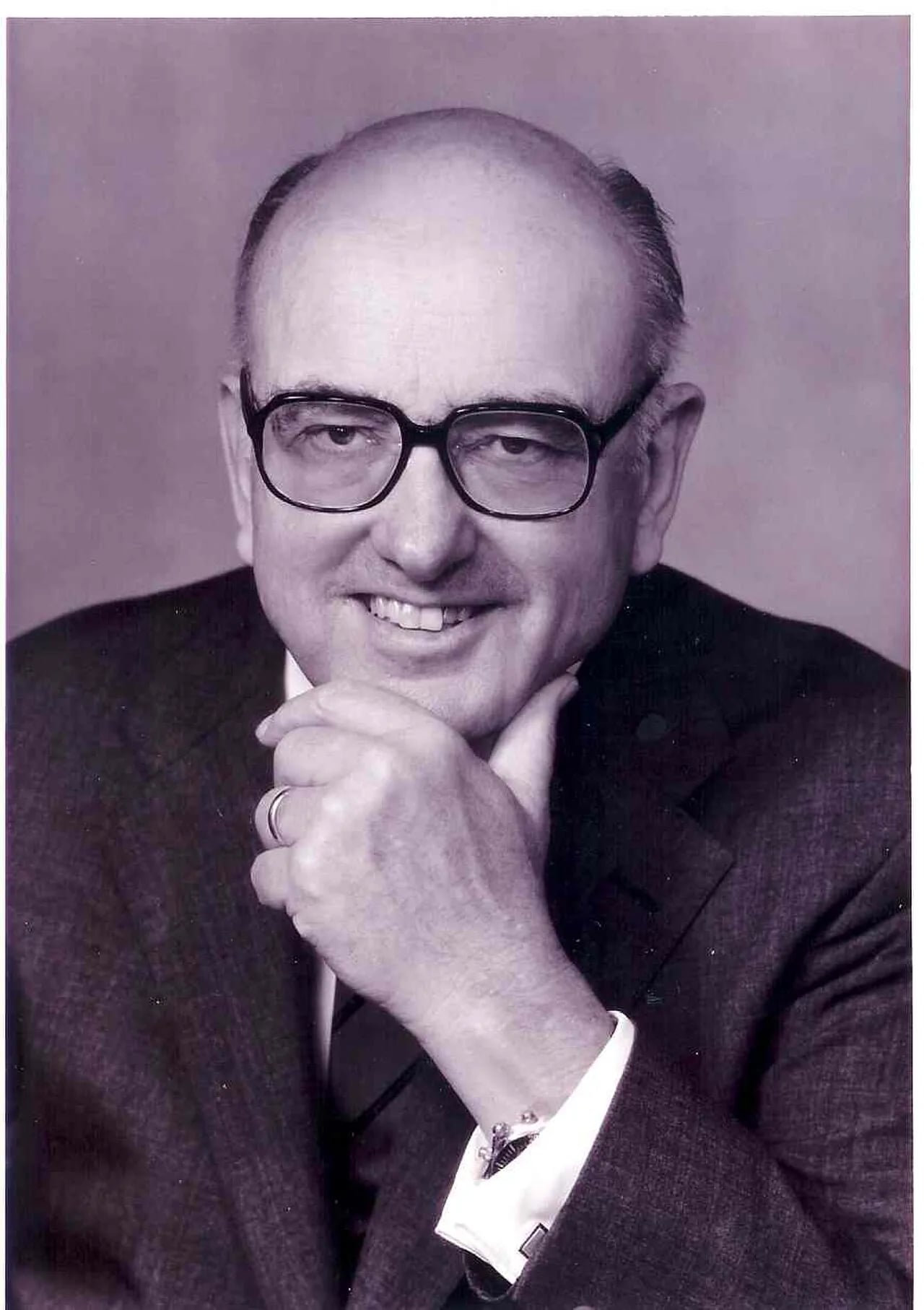 Porträt von Earl Flansburgh (1931–2009) – Gedenkseite