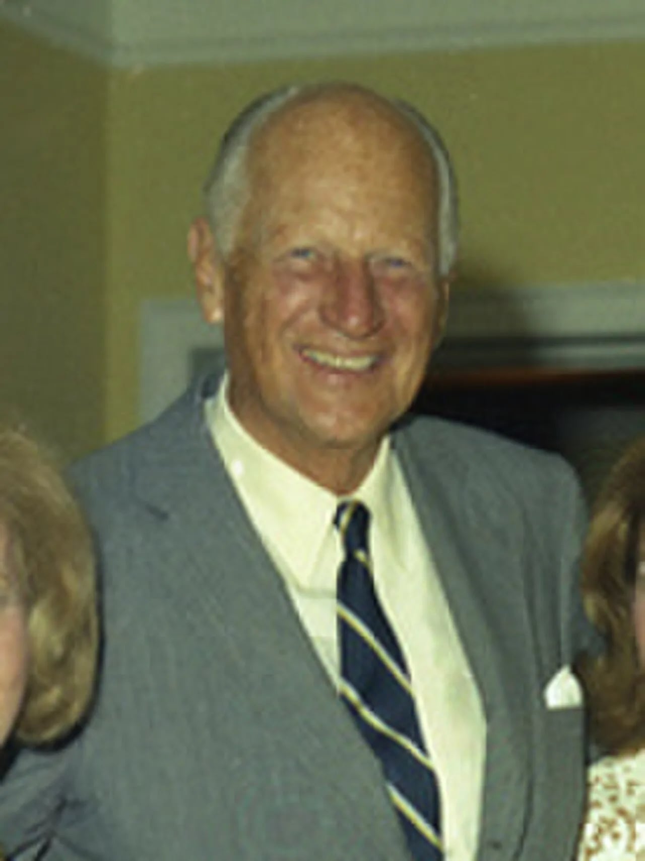 Porträt von Earl T. Smith (1903–1991) – Gedenkseite
