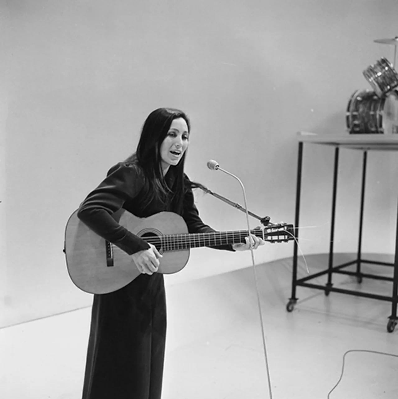 Portrait of Julie Felix (1938–2020) – memorial page