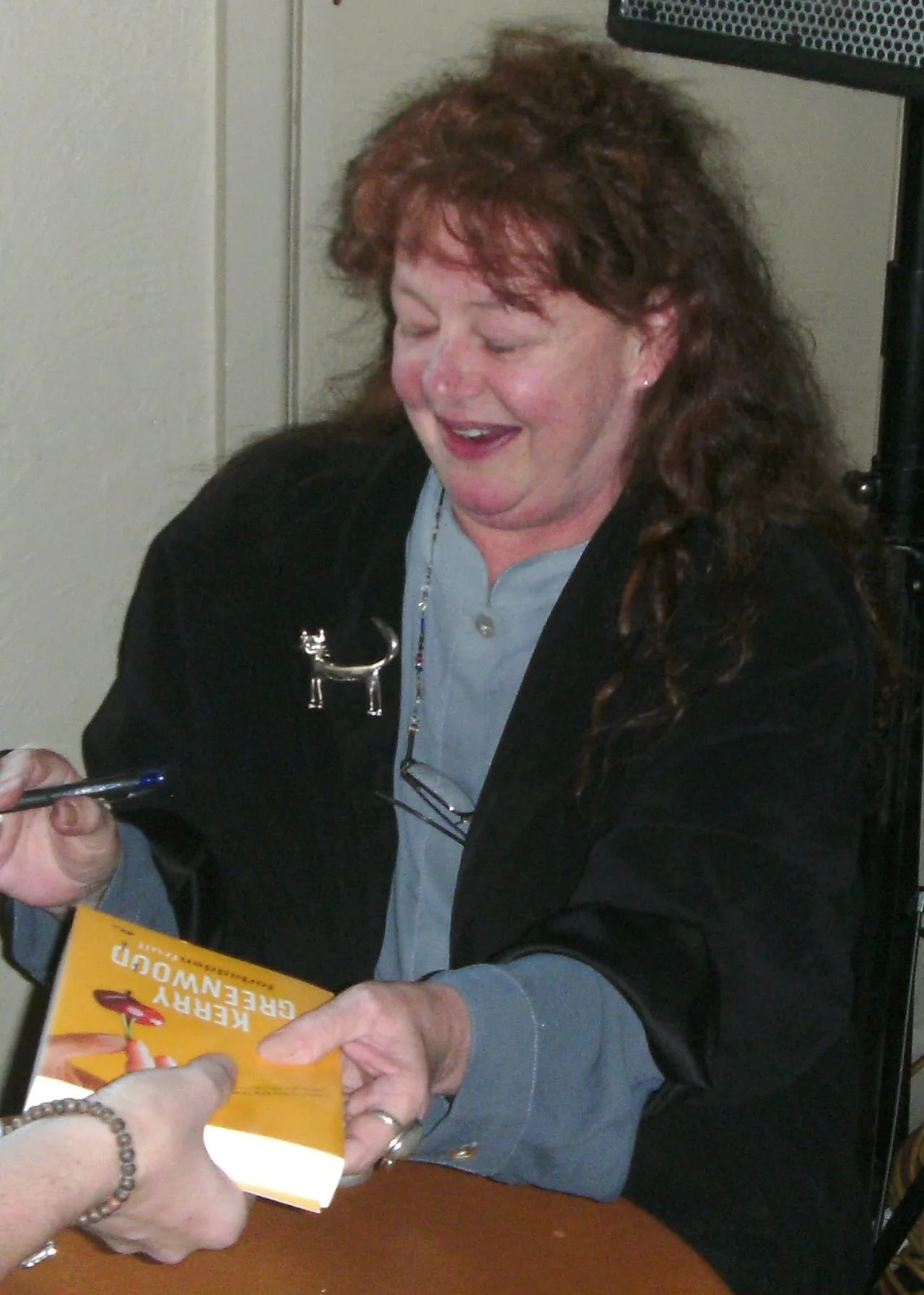 Porträt von Kerry Greenwood (1954–2025) – Gedenkseite