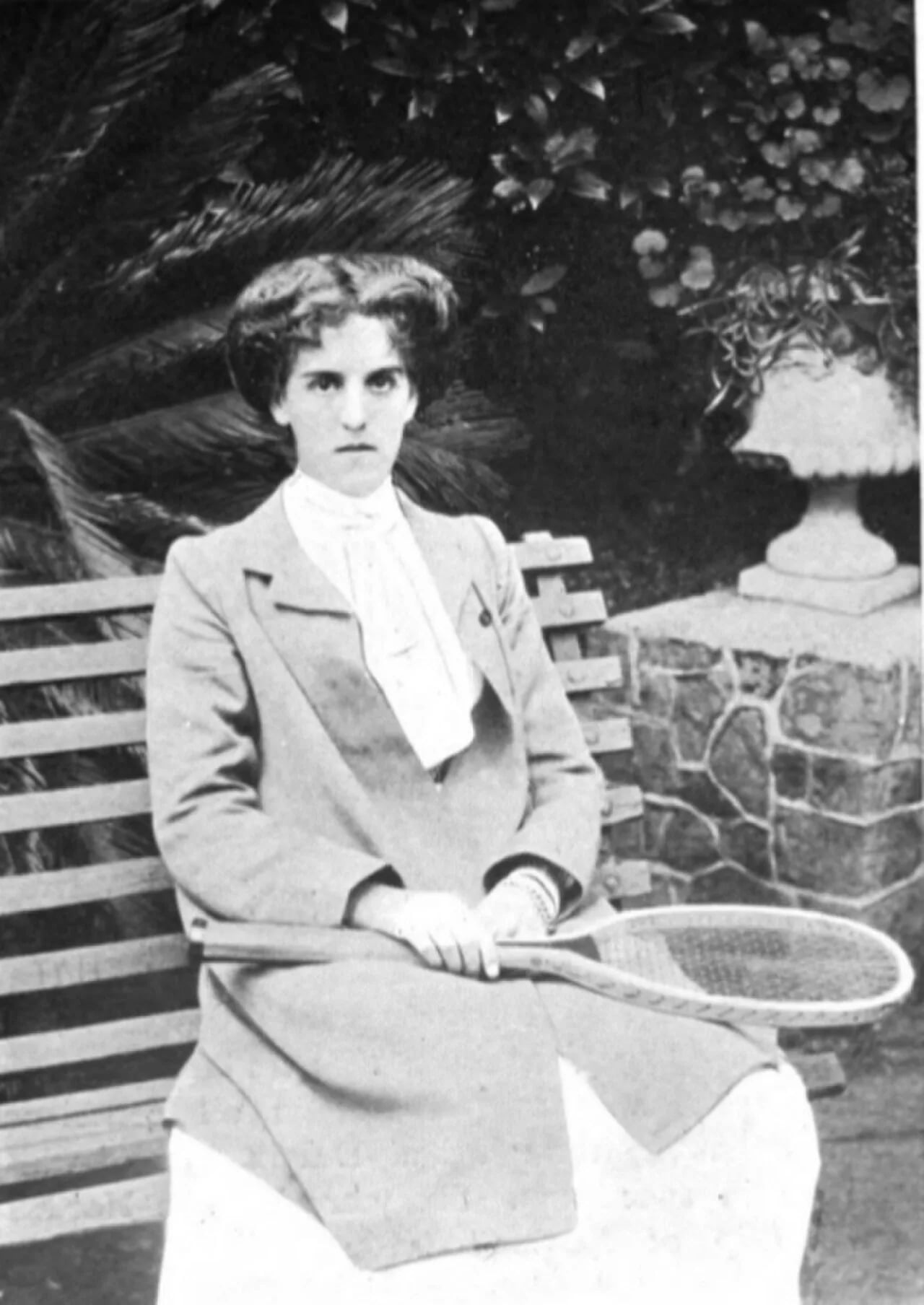 Portrait of Dorothea Douglass (1878–1960) – memorial page