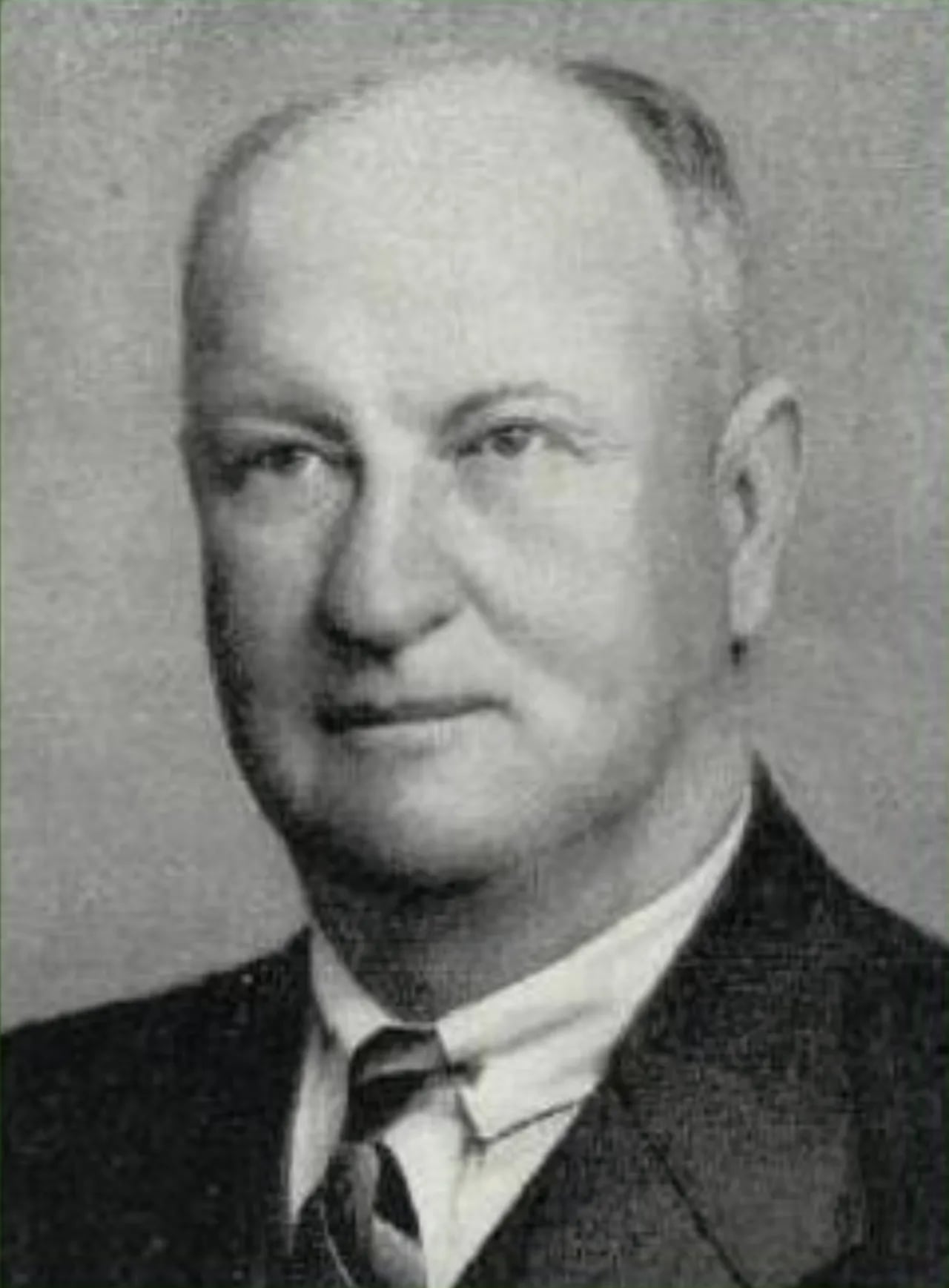 Portrait of Edgar Russell (1890–1963) – memorial page