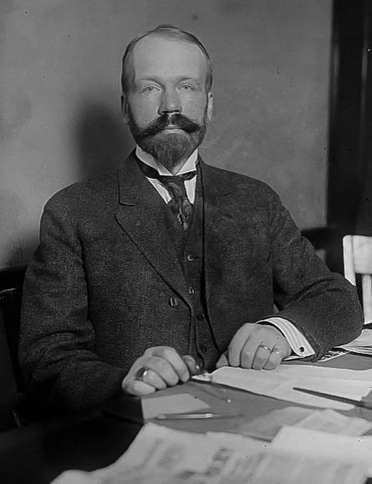 Porträt von Edmund von Mach (1870–1927) – Gedenkseite