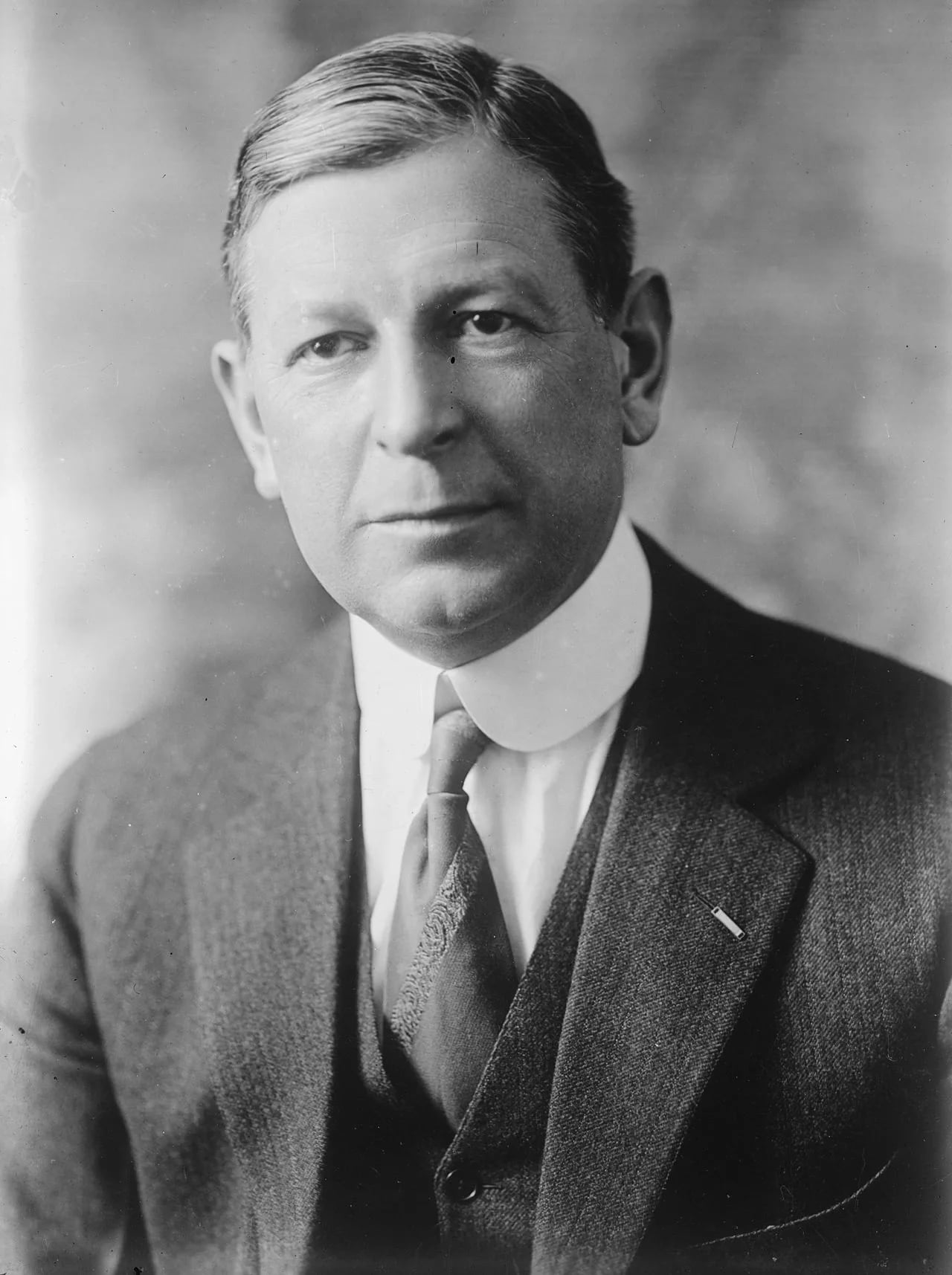 Porträt von Dwight Filley Davis (1879–1945) – Gedenkseite