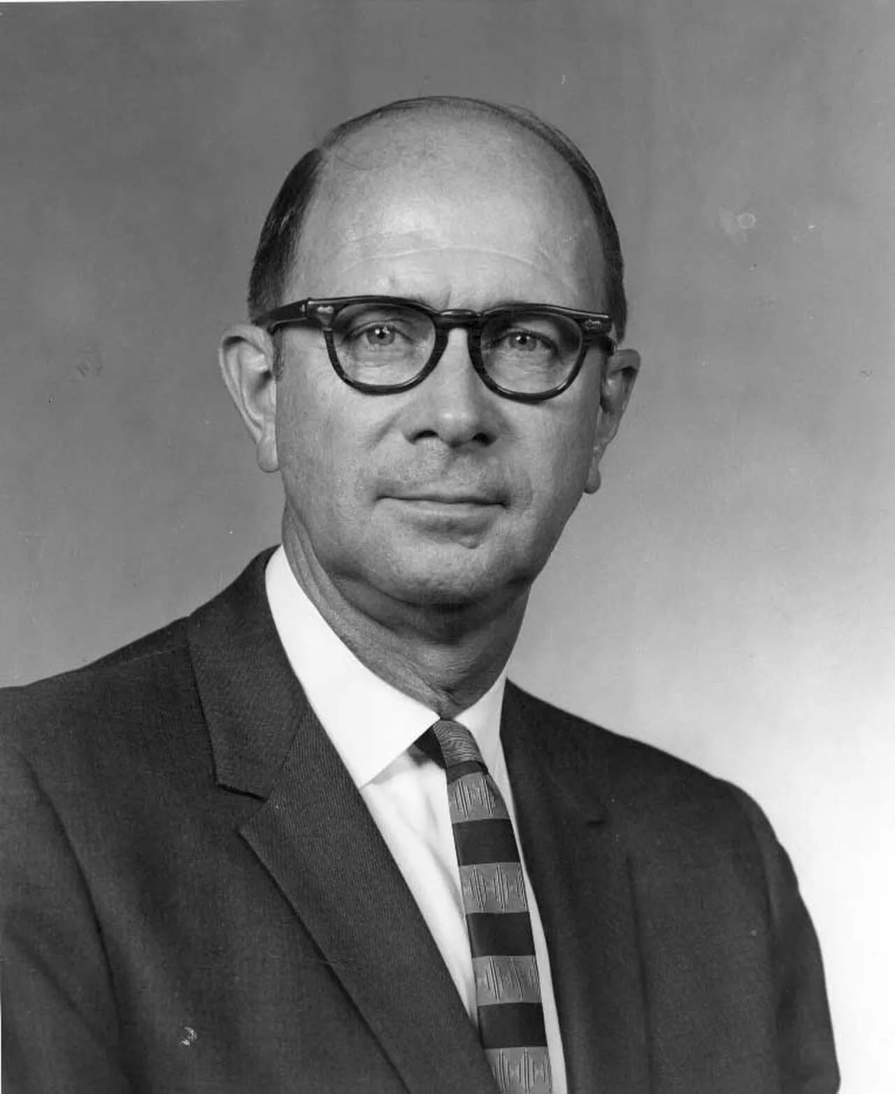 Portrait of Edward E. Johnston (1918–2011) – memorial page