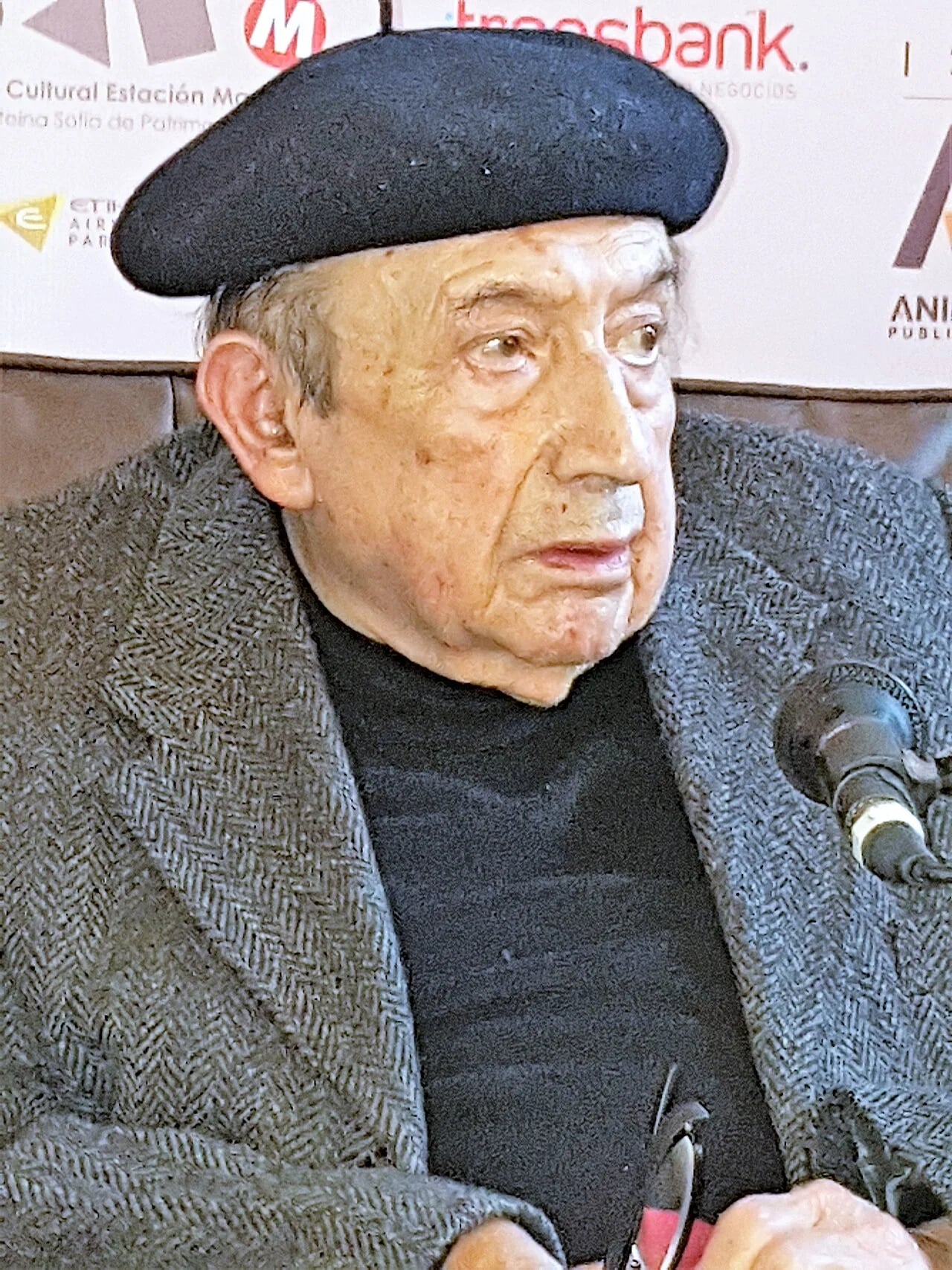 Portrait of Efraín Barquero (1931–2020) – memorial page