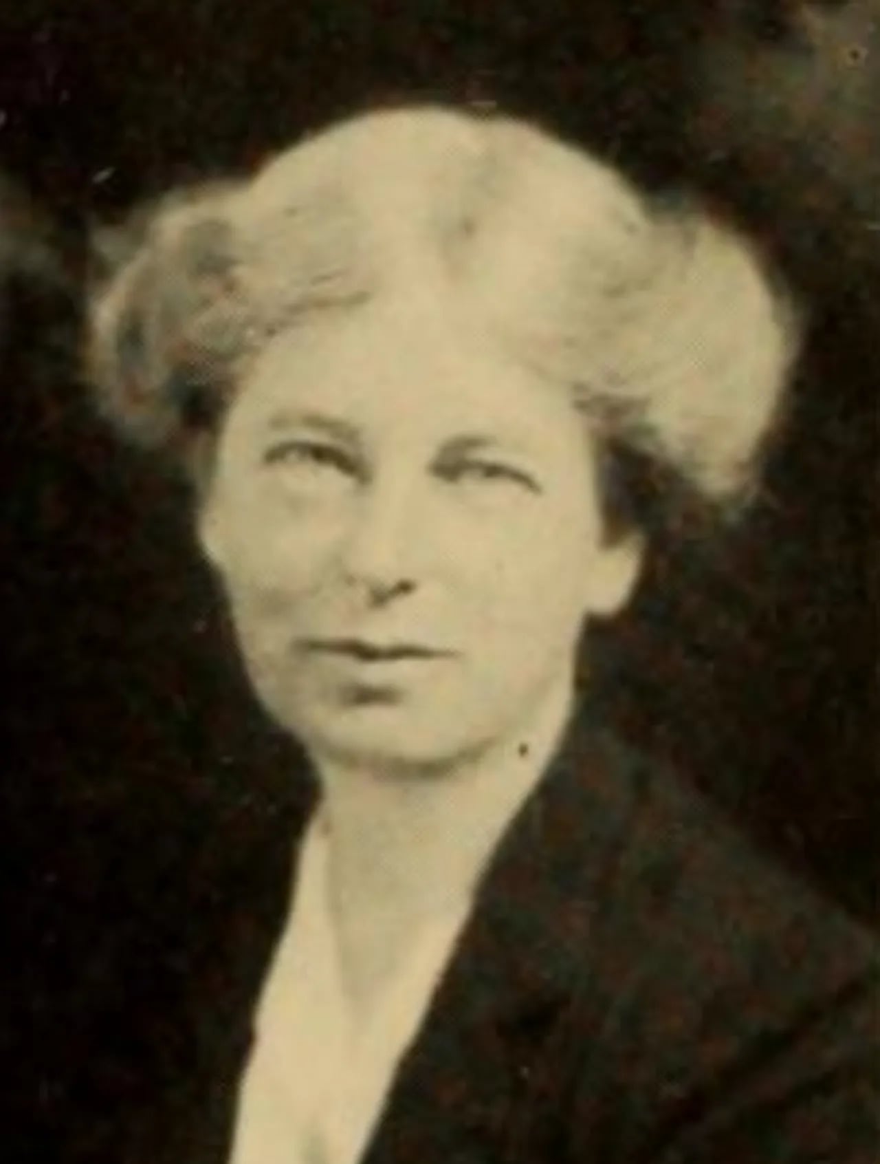 Portrait of Eleanor Duckett (1880–1976) – memorial page