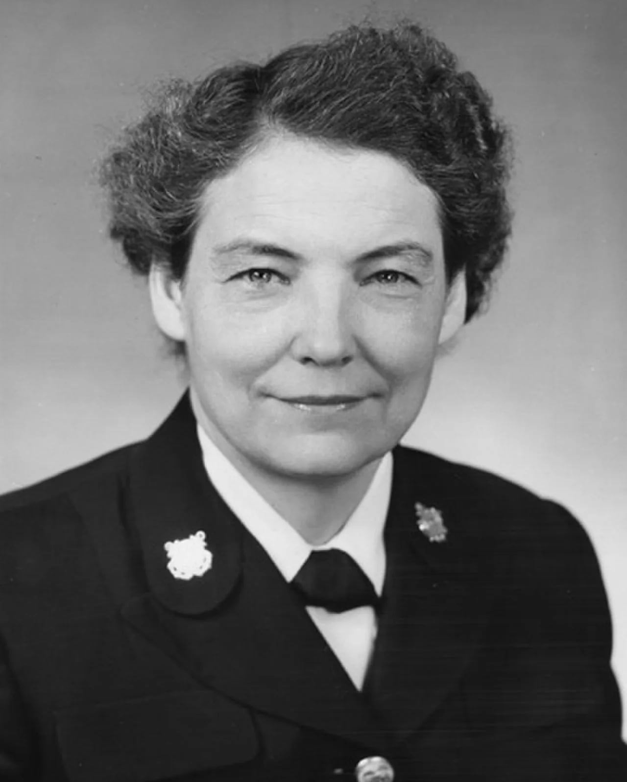 Portrait of Dorothy C. Stratton (1899–2006) – memorial page