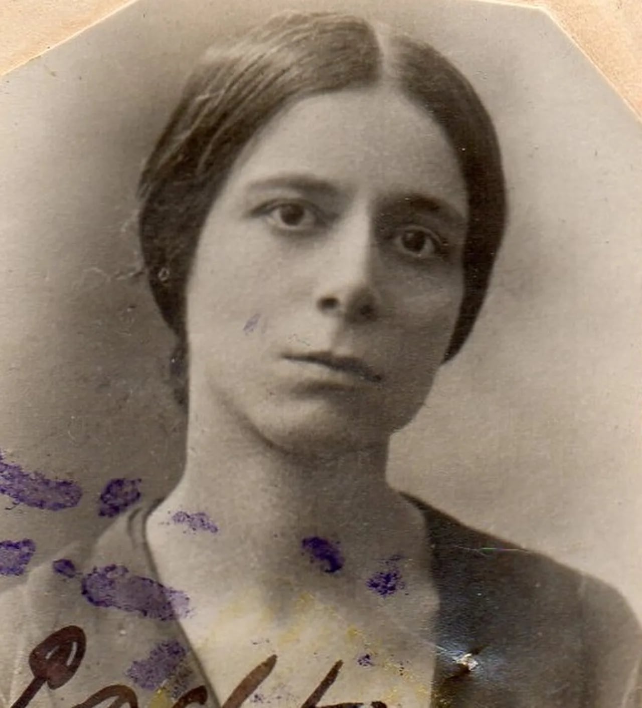 Portrait of Eleni Lambiri (1889–1960) – memorial page