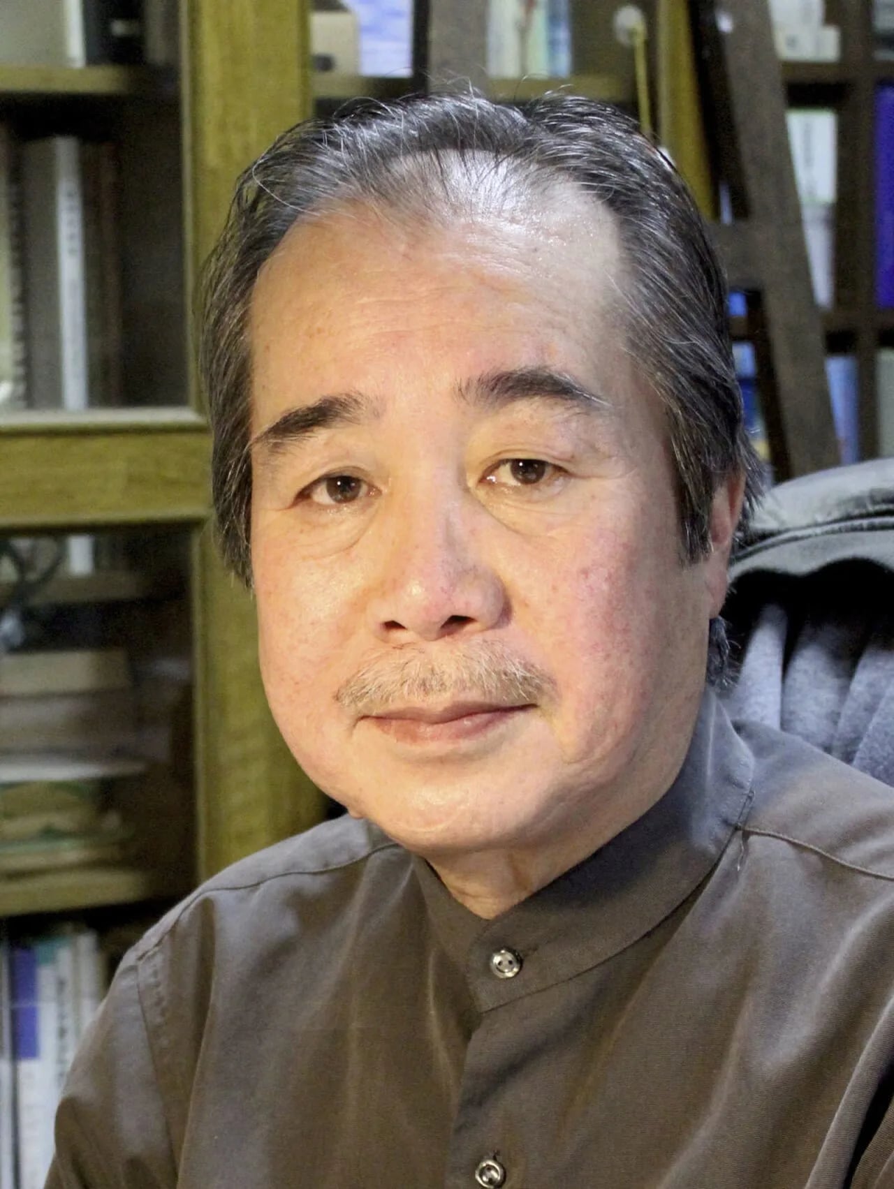 Porträt von Nizō Yamamoto (1953–2023) – Gedenkseite