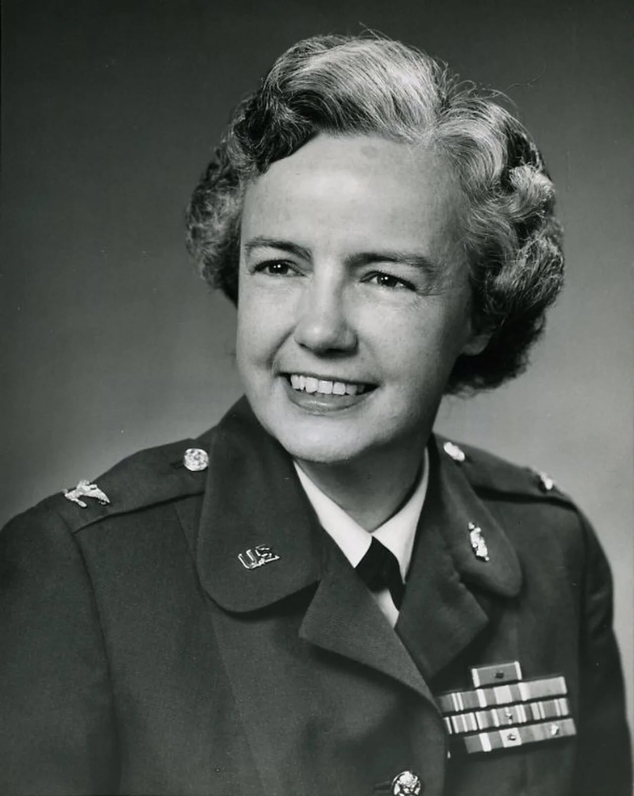 Porträt von Elizabeth P. Hoisington (1918–2007) – Gedenkseite