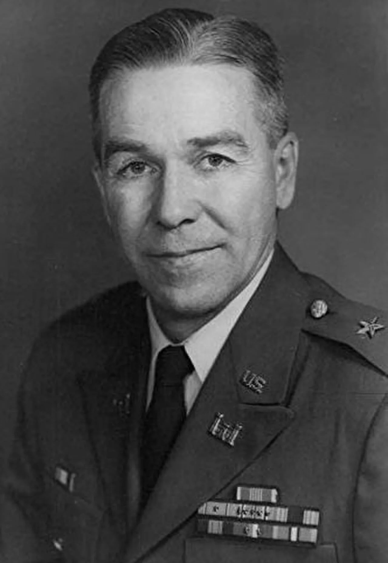 Portrait of Elmer P. Yates (1917–2011) – memorial page