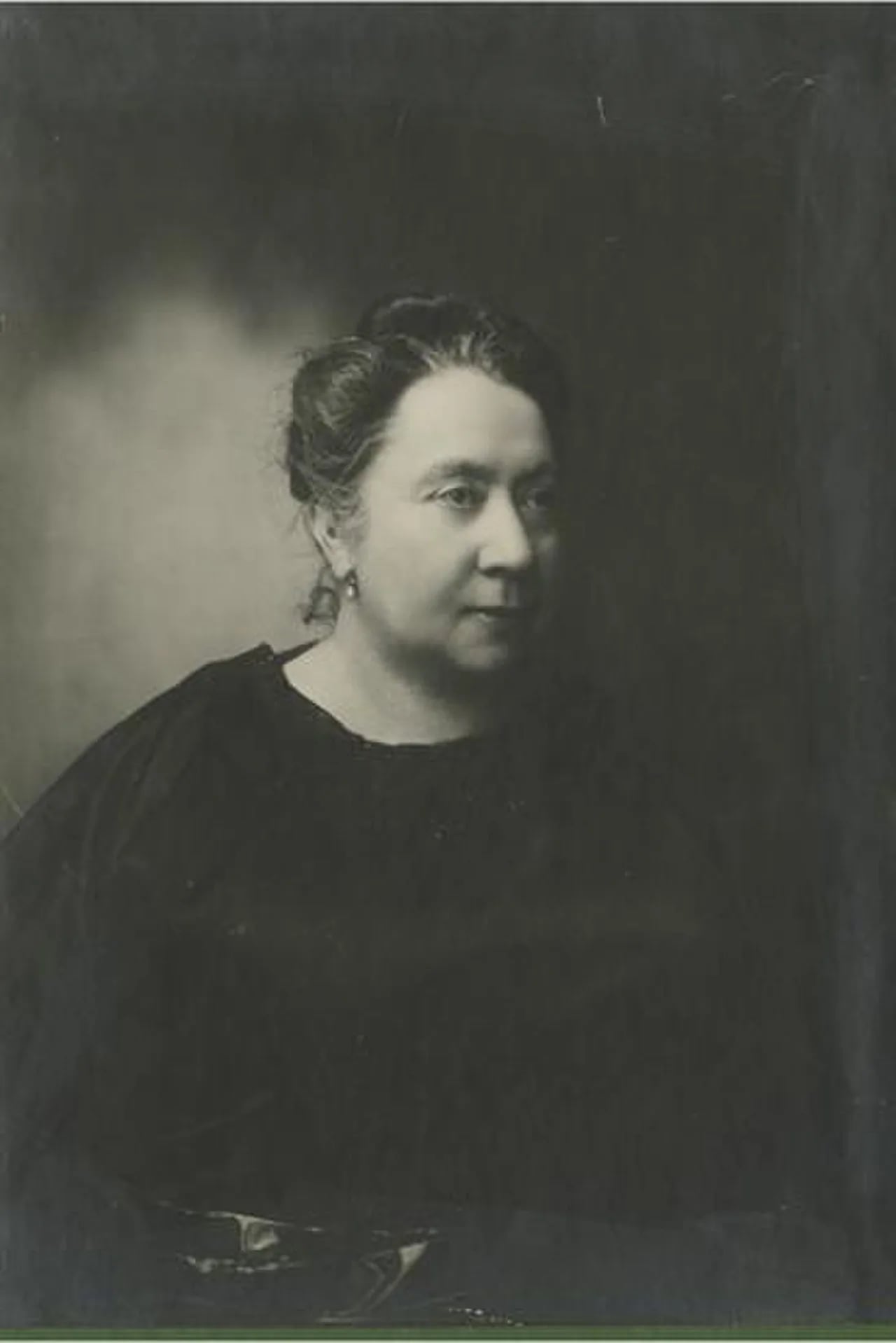 Portrait of Eloísa Díaz (1866–1950) – memorial page