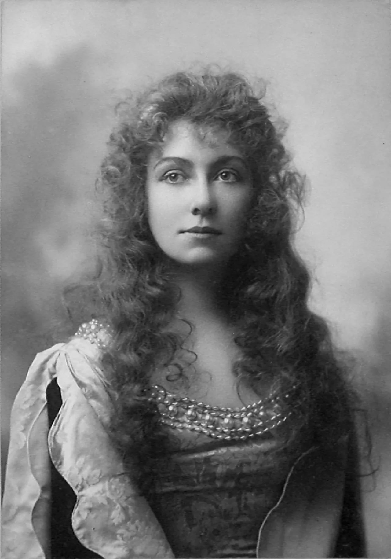 Portrait of Elsie Leslie (1881–1966) – memorial page