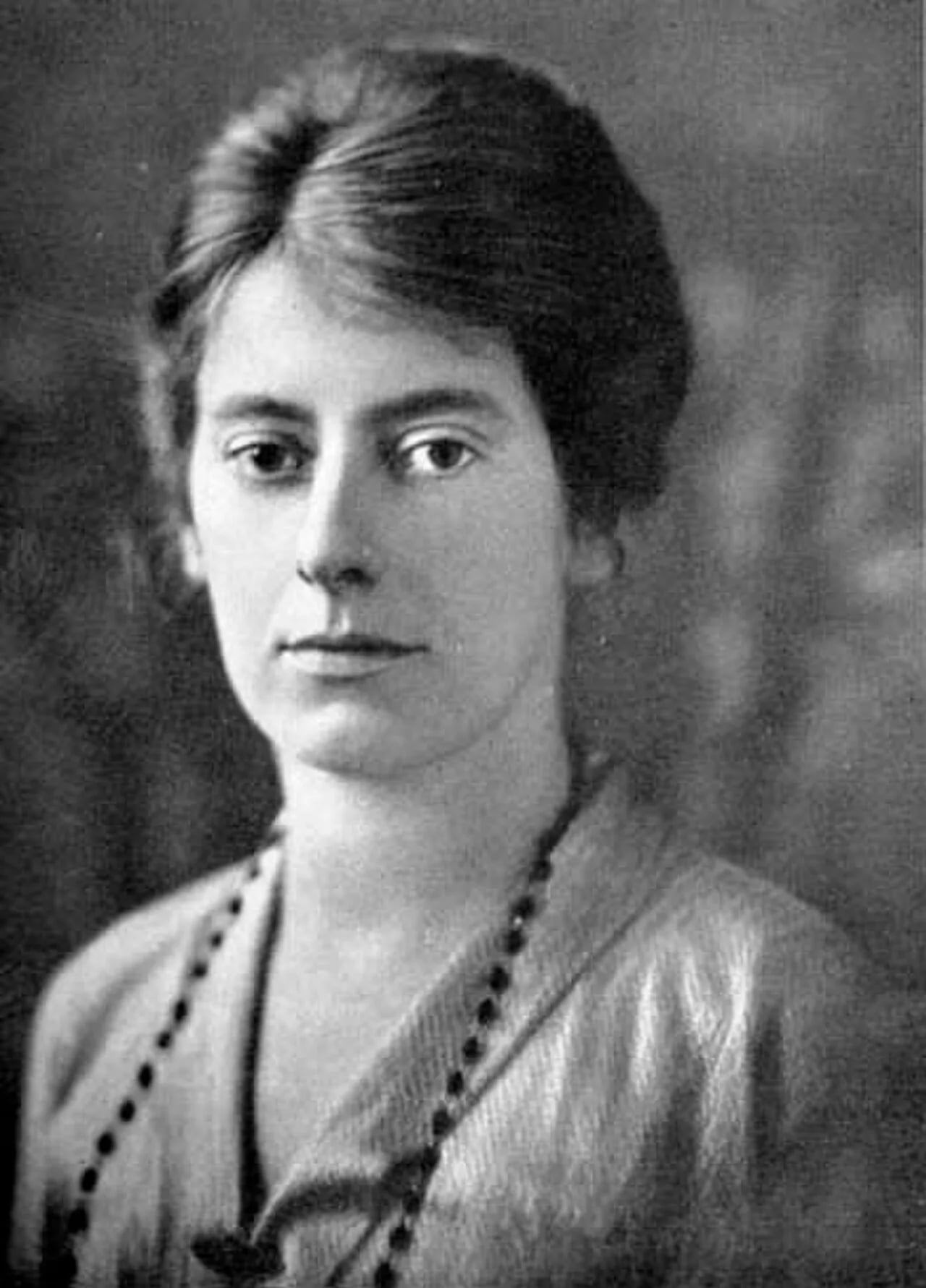 Portrait of Elsie Maud Wakefield (1886–1972) – memorial page