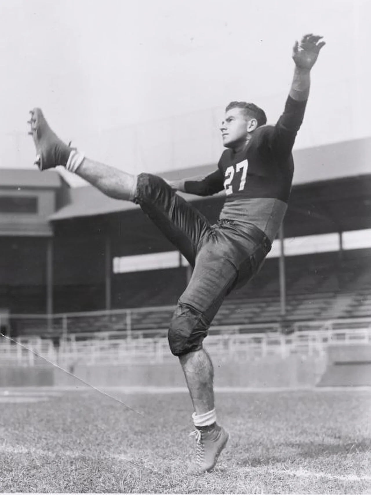 Portrait of Emmett Mortell (1916–2000) – memorial page