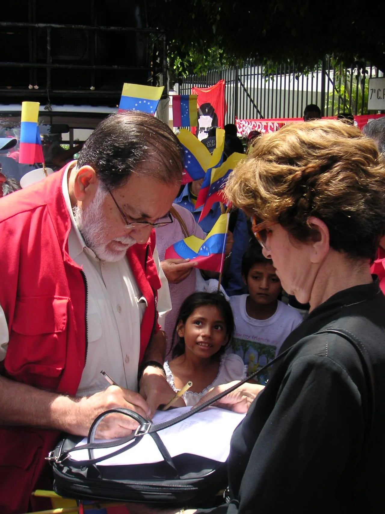 Portrait of Schafik Handal (1930–2006) – memorial page