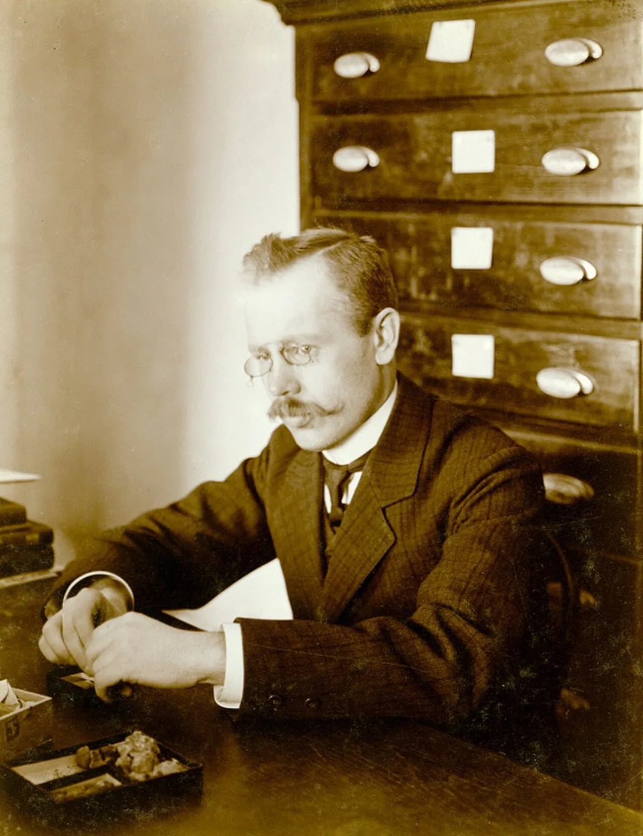 Porträt von Aleksey Rozanov (1882–1949) – Gedenkseite