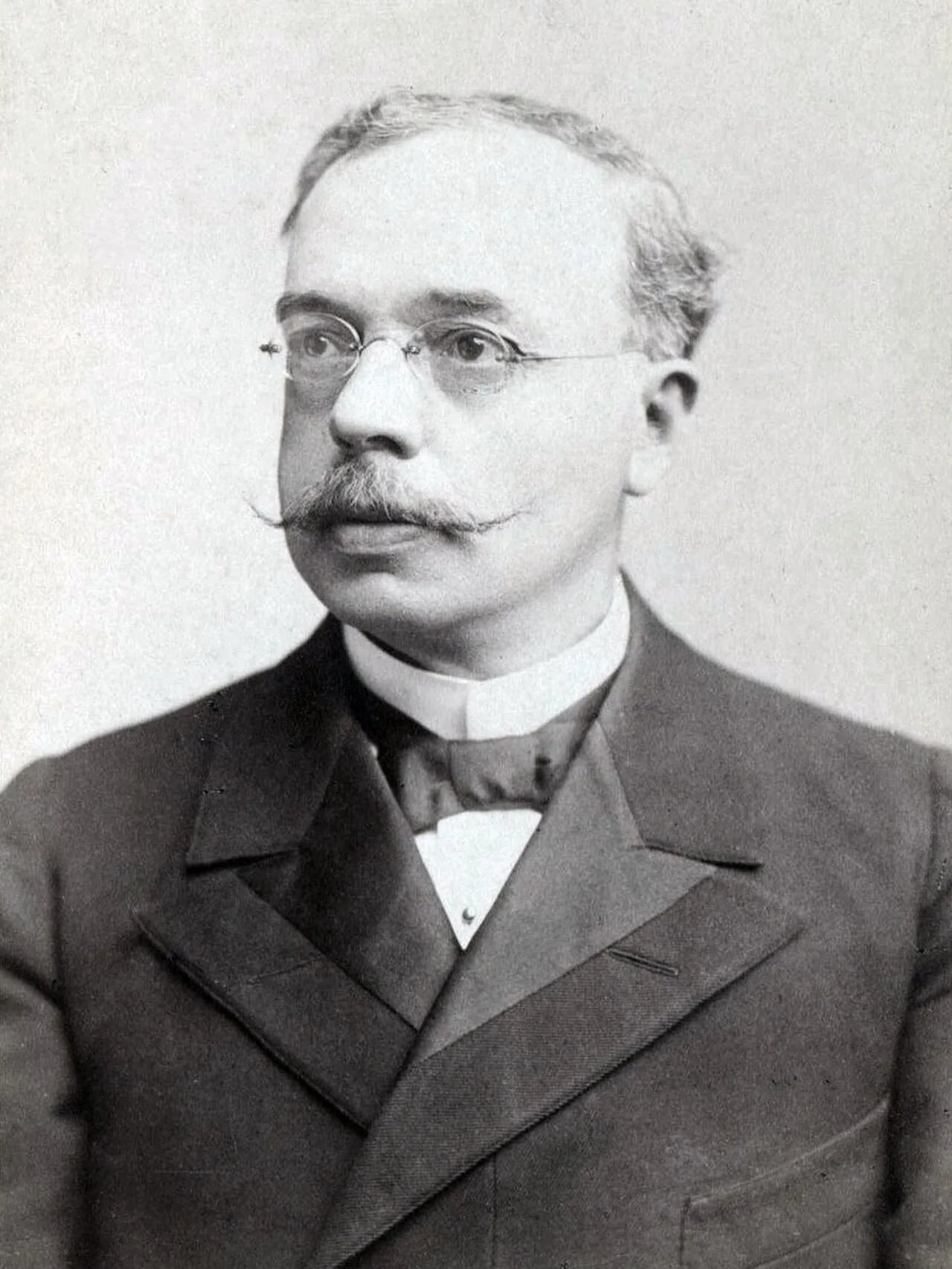 Portrait of Enrique Mac Iver (1844–1922) – memorial page