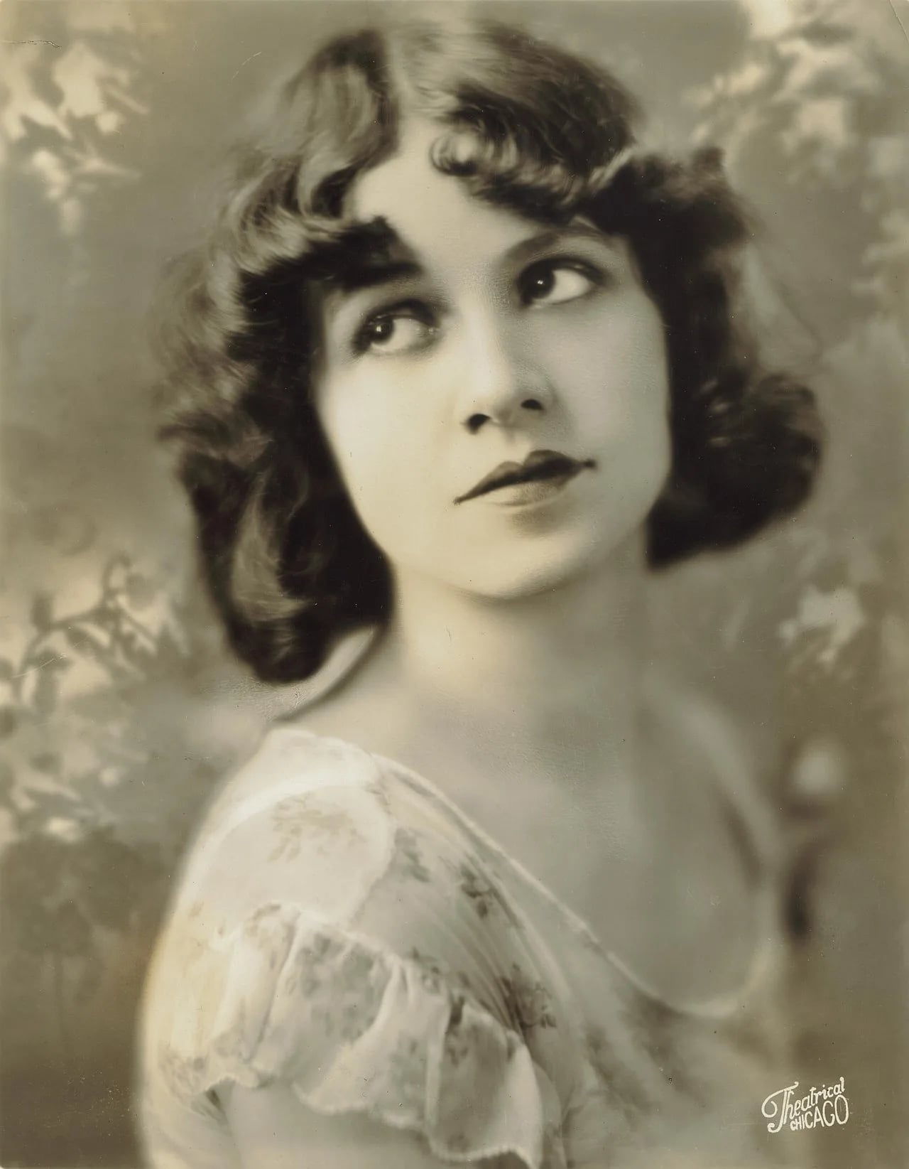 Portrait of Betty Knox (1906–1963) – memorial page