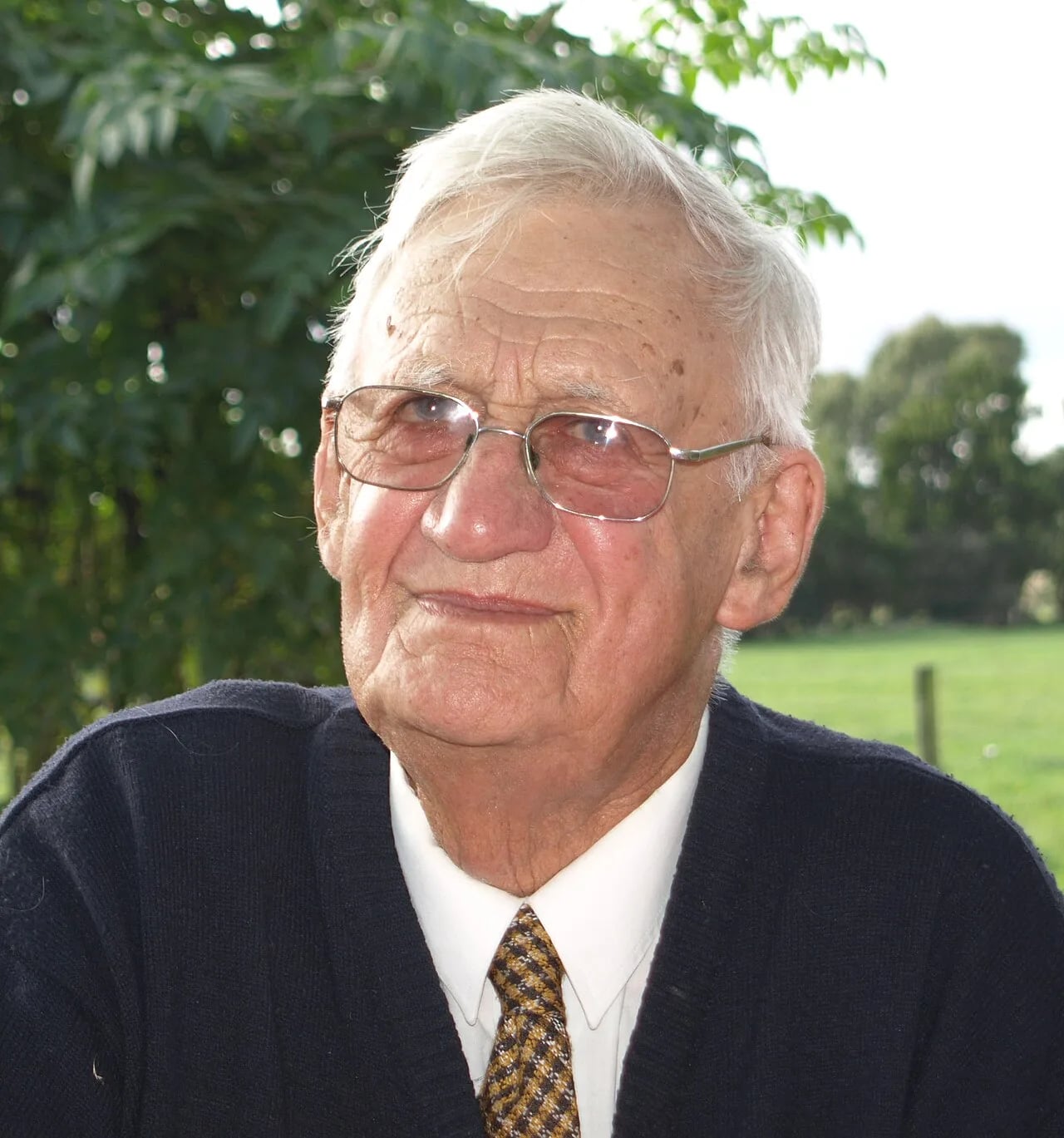 Portrait of Eric Kent (1919–2019) – memorial page