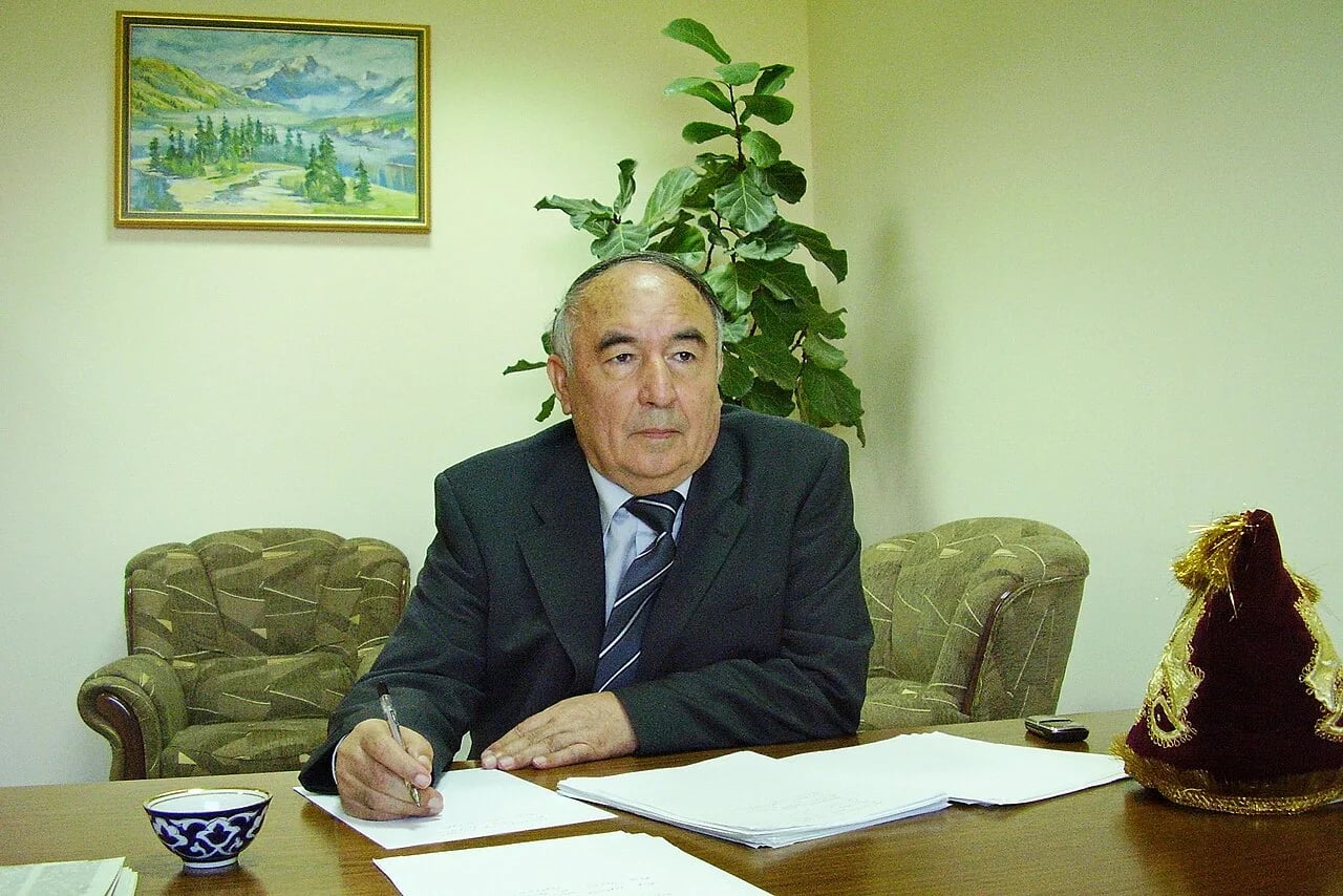 Portrait of Erkin Vohidov (1936–2016) – memorial page