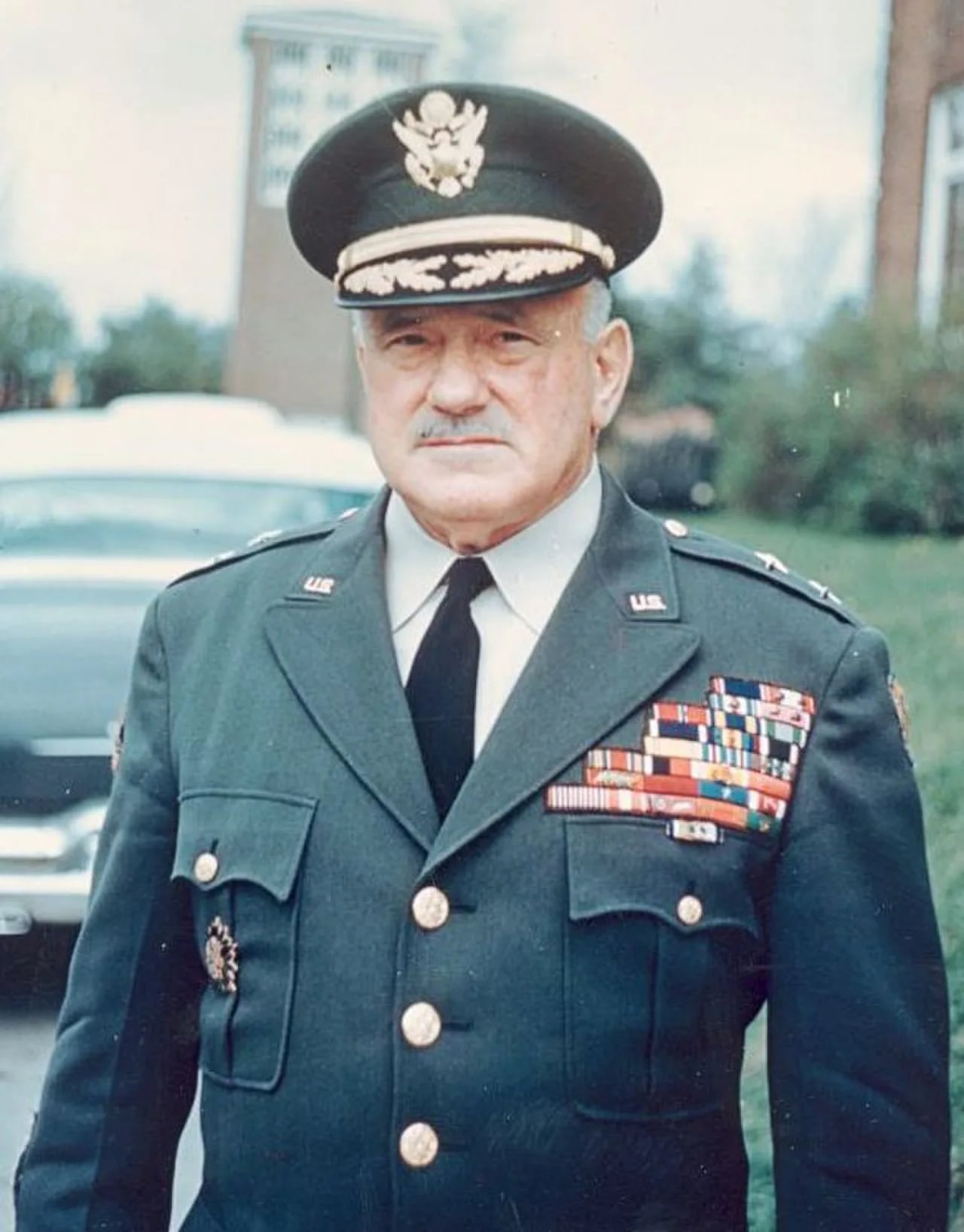 Portrait of Ernest N. Harmon (1894–1979) – memorial page