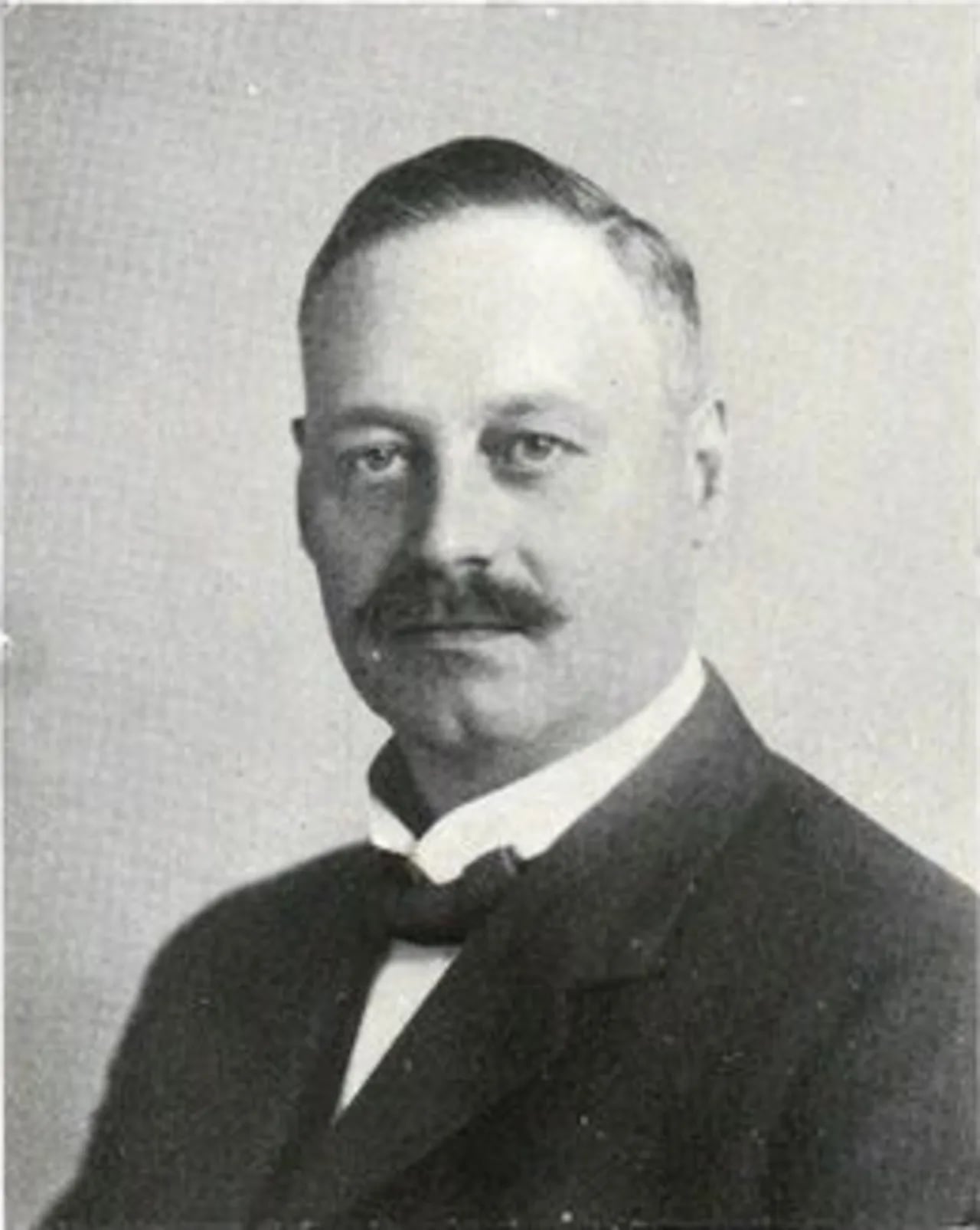 Portrait of Ernst Eskhult (1880–1955) – memorial page
