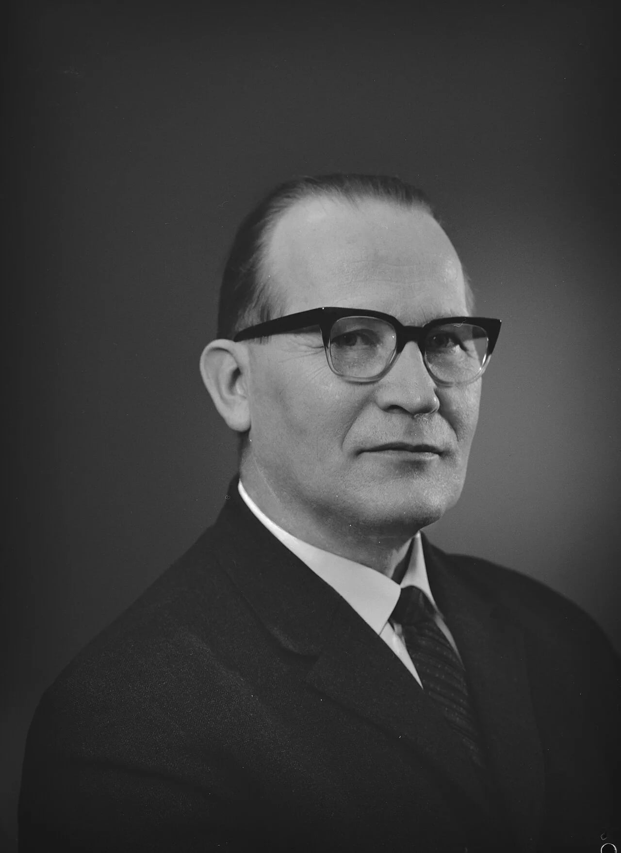 Portrait of Aarno Niini (1905–1972) – memorial page