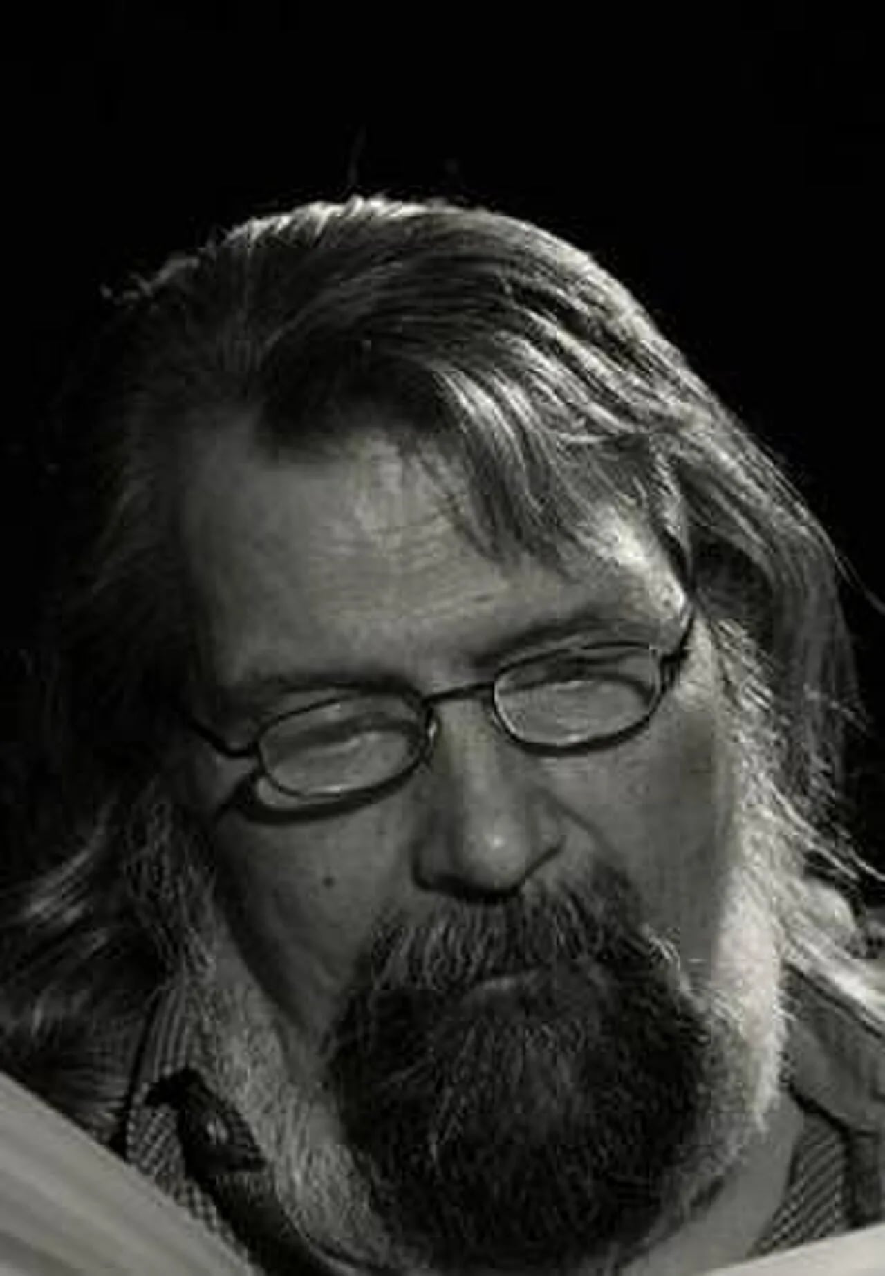 Porträt von Esmail Khoi (1938–2021) – Gedenkseite