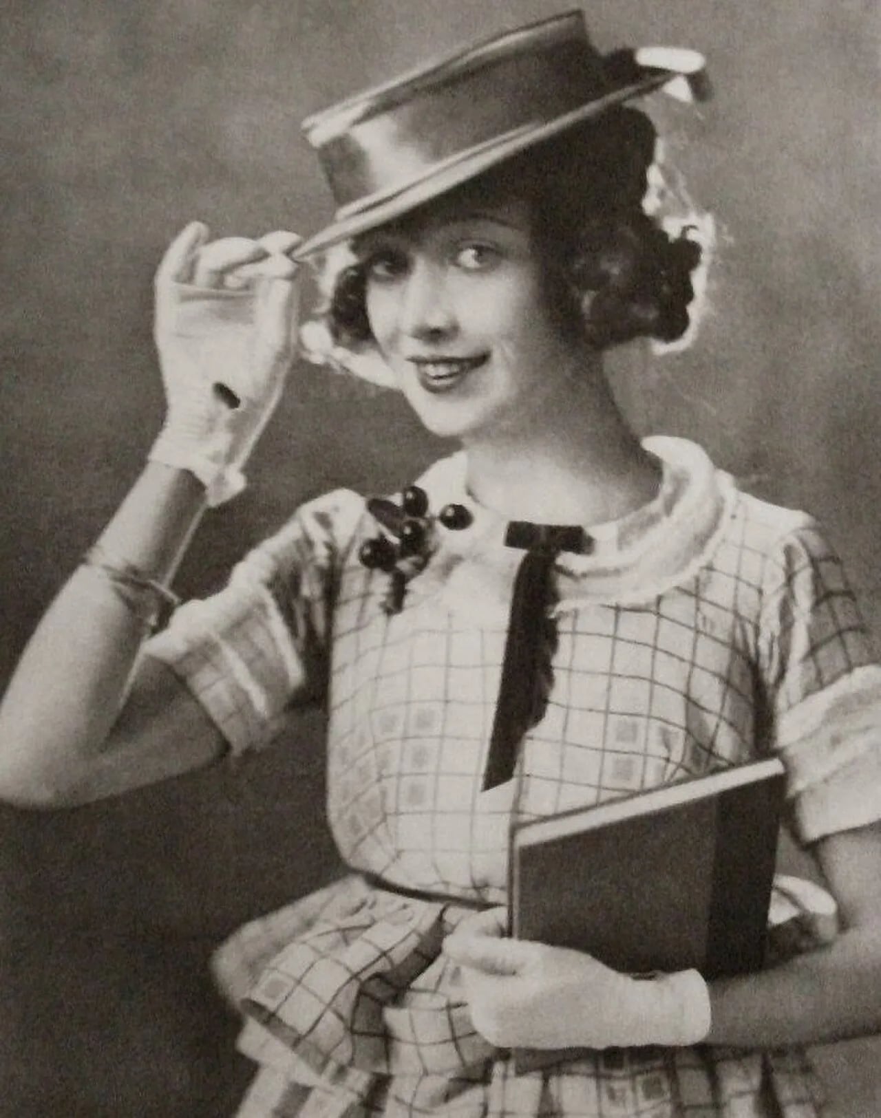 Porträt von Esther Howard (1892–1965) – Gedenkseite