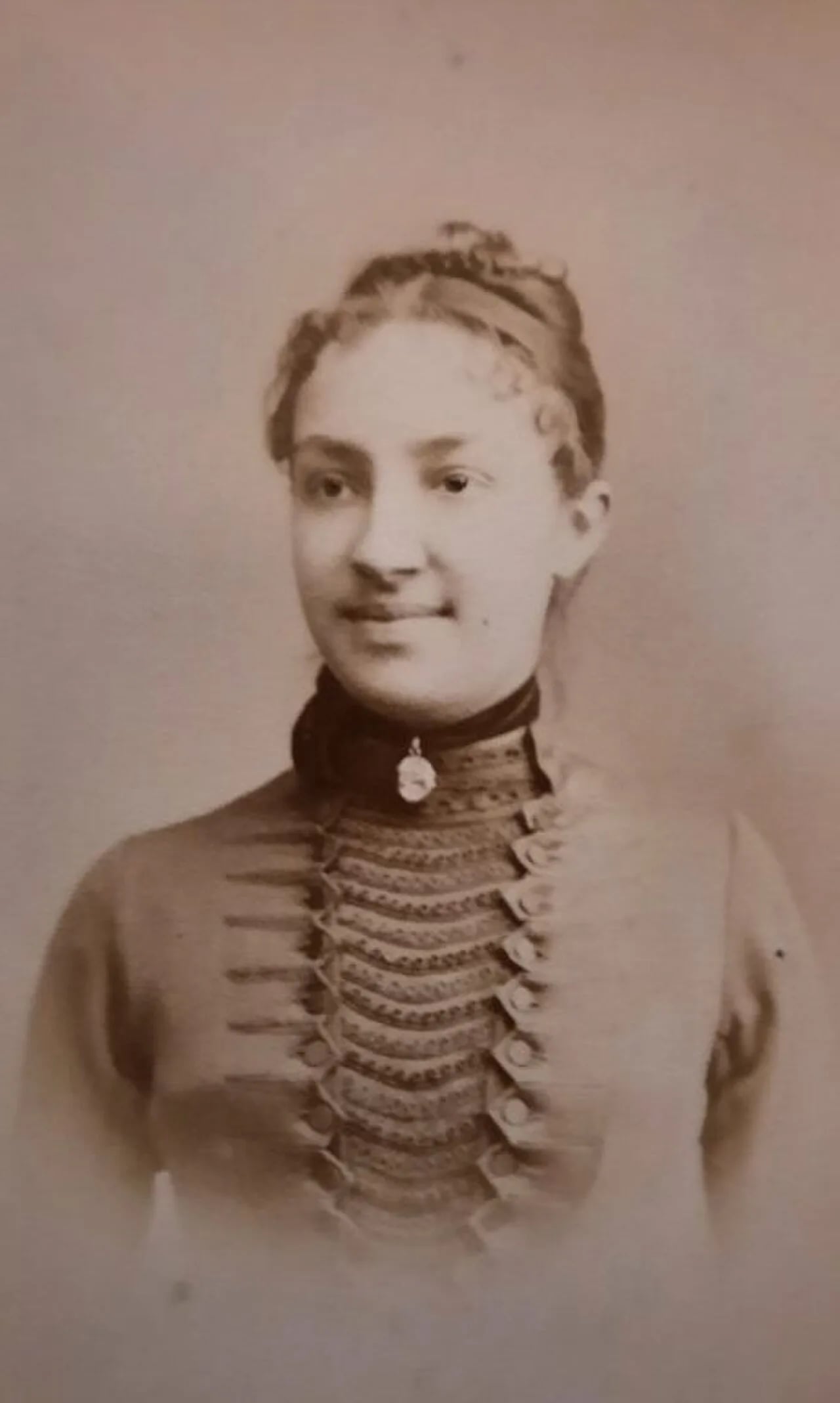 Portrait of Eugénie-Émilie Juliette Folville (1870–1946) – memorial page