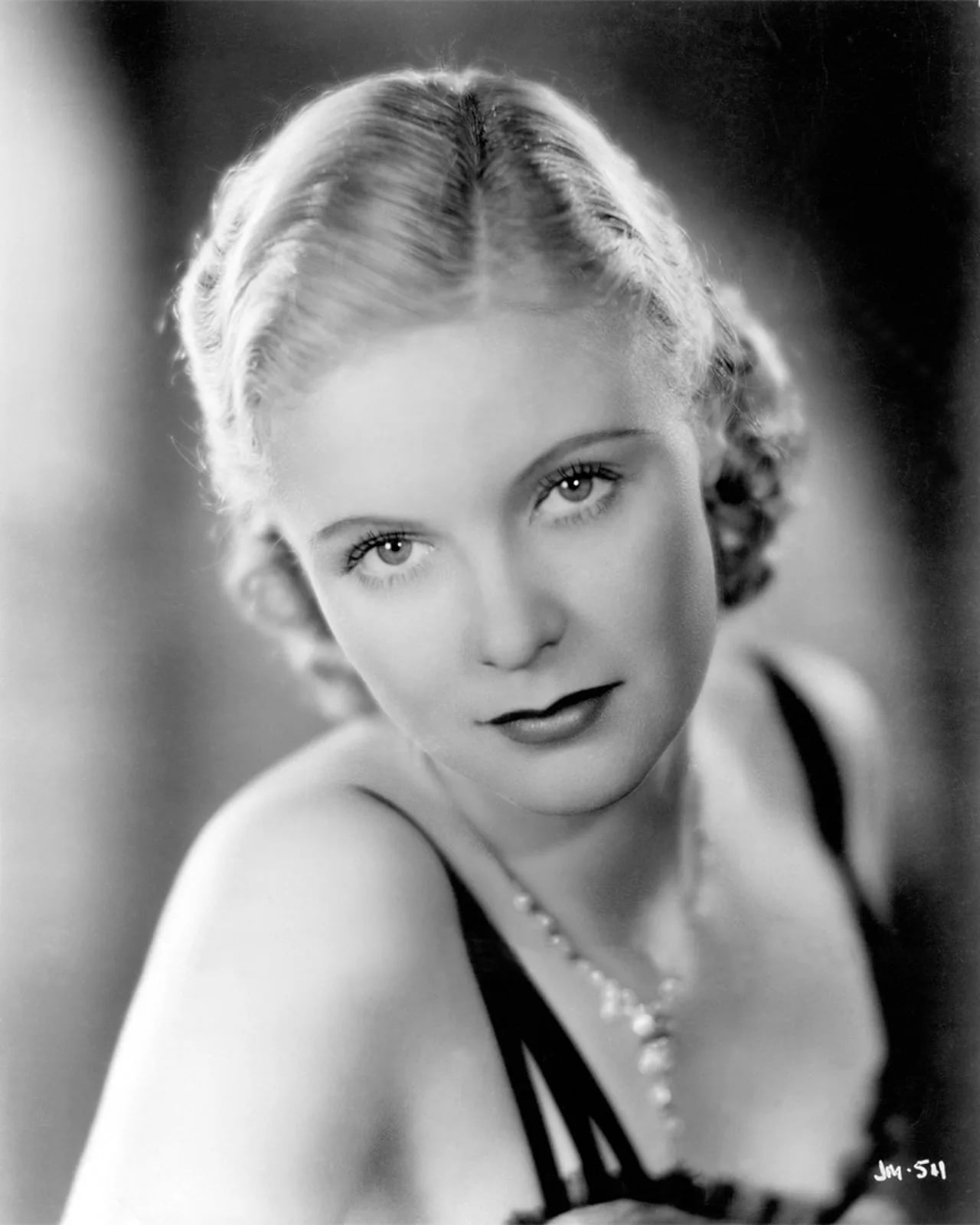 Porträt von Jean Muir (1911–1996) – Gedenkseite