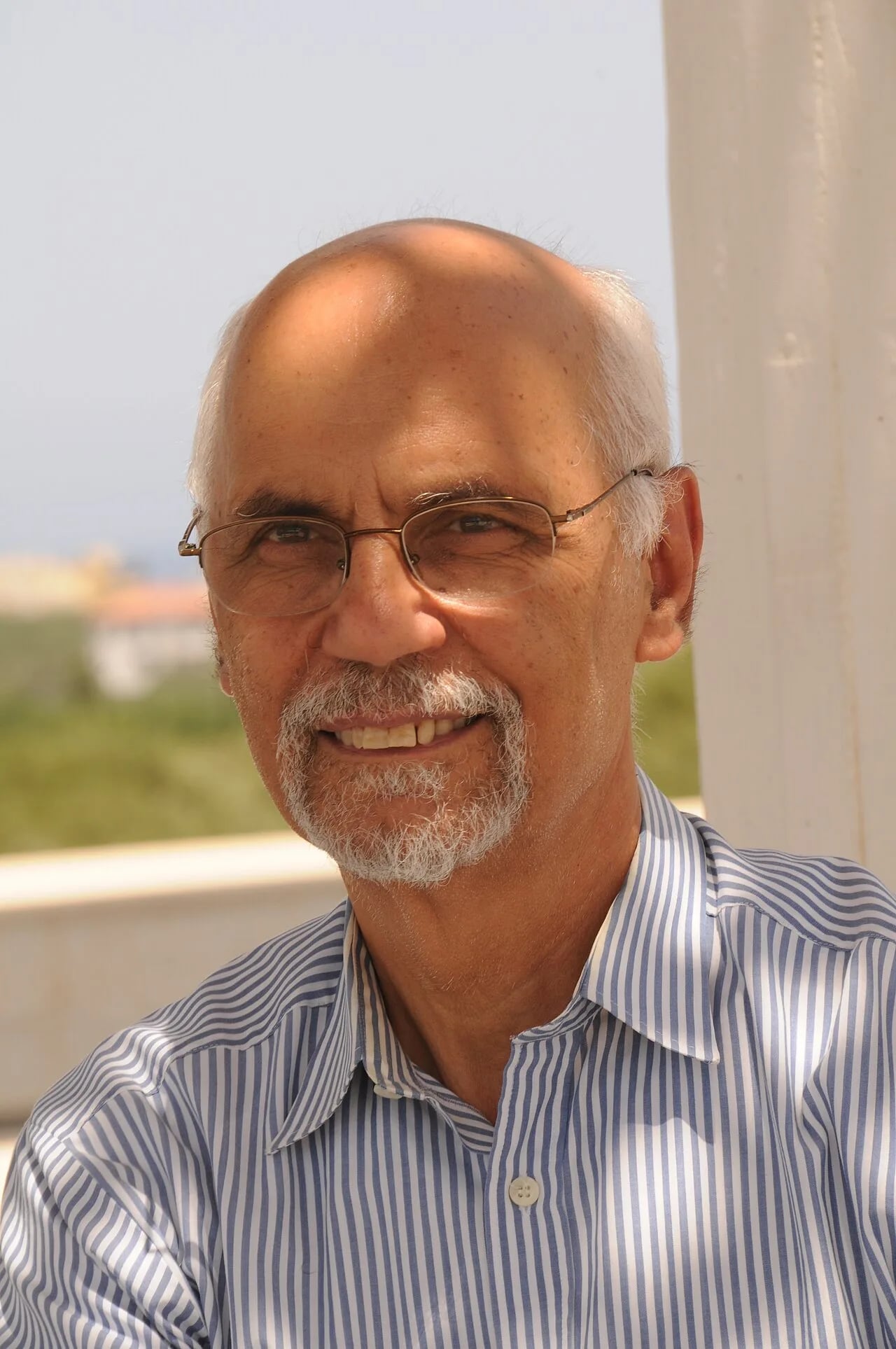 Porträt von Fotis Kafatos (1940–2017) – Gedenkseite