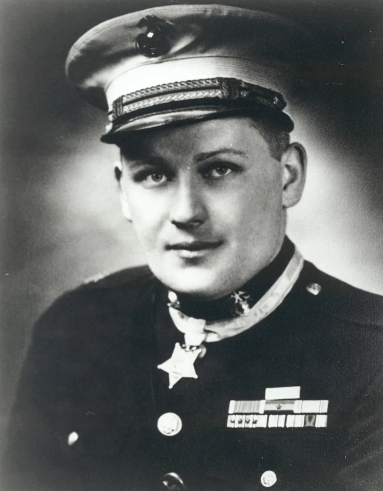 Portrait of Everett P. Pope (1919–2009) – memorial page