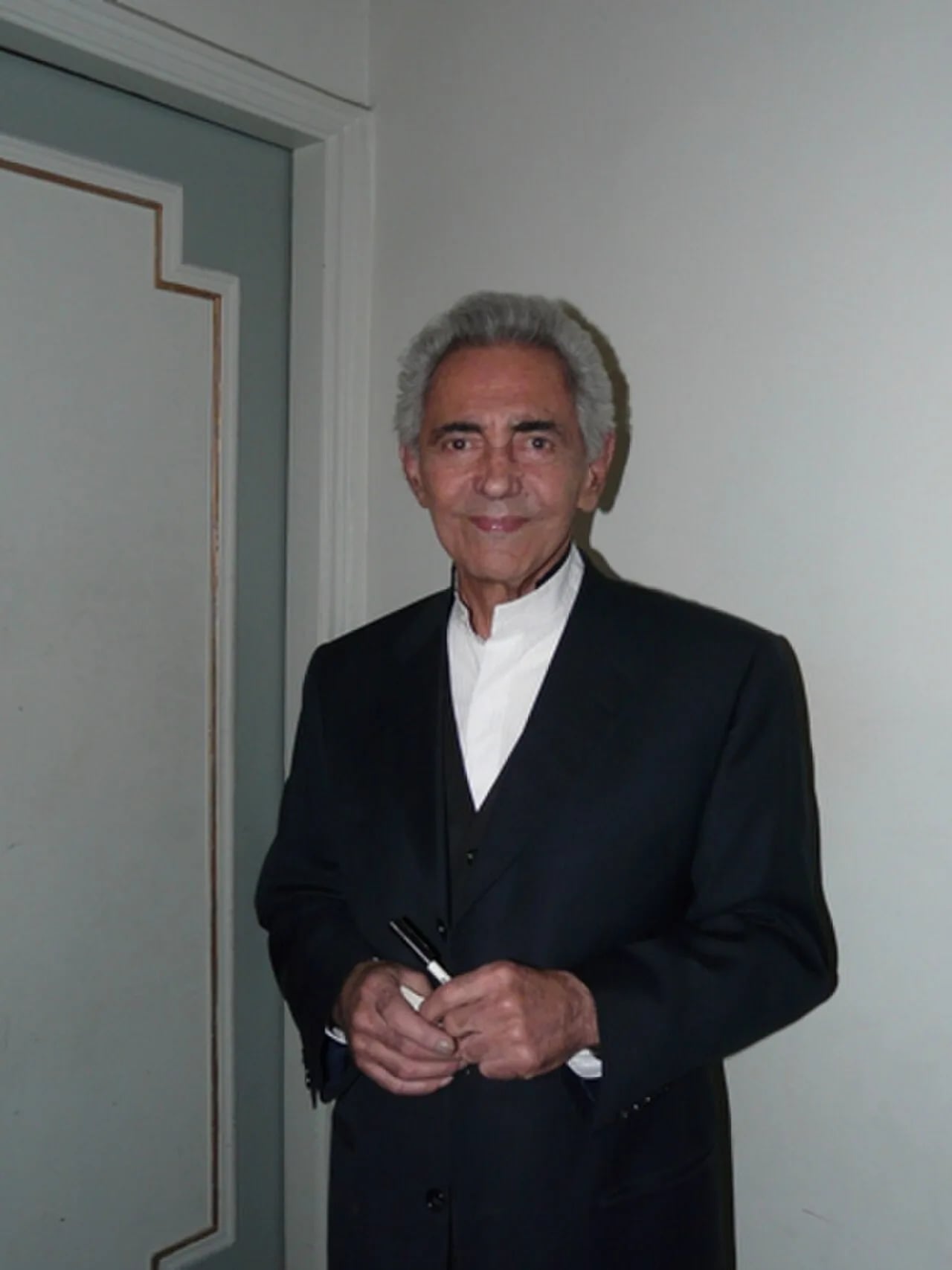 Porträt von Farhang Sharif (1931–2016) – Gedenkseite