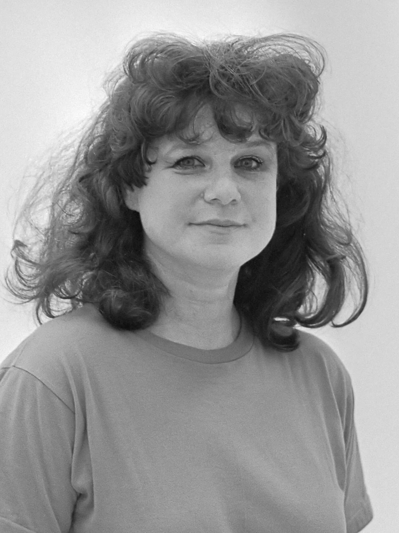 Porträt von Jacqueline de Jong (1939–2024) – Gedenkseite