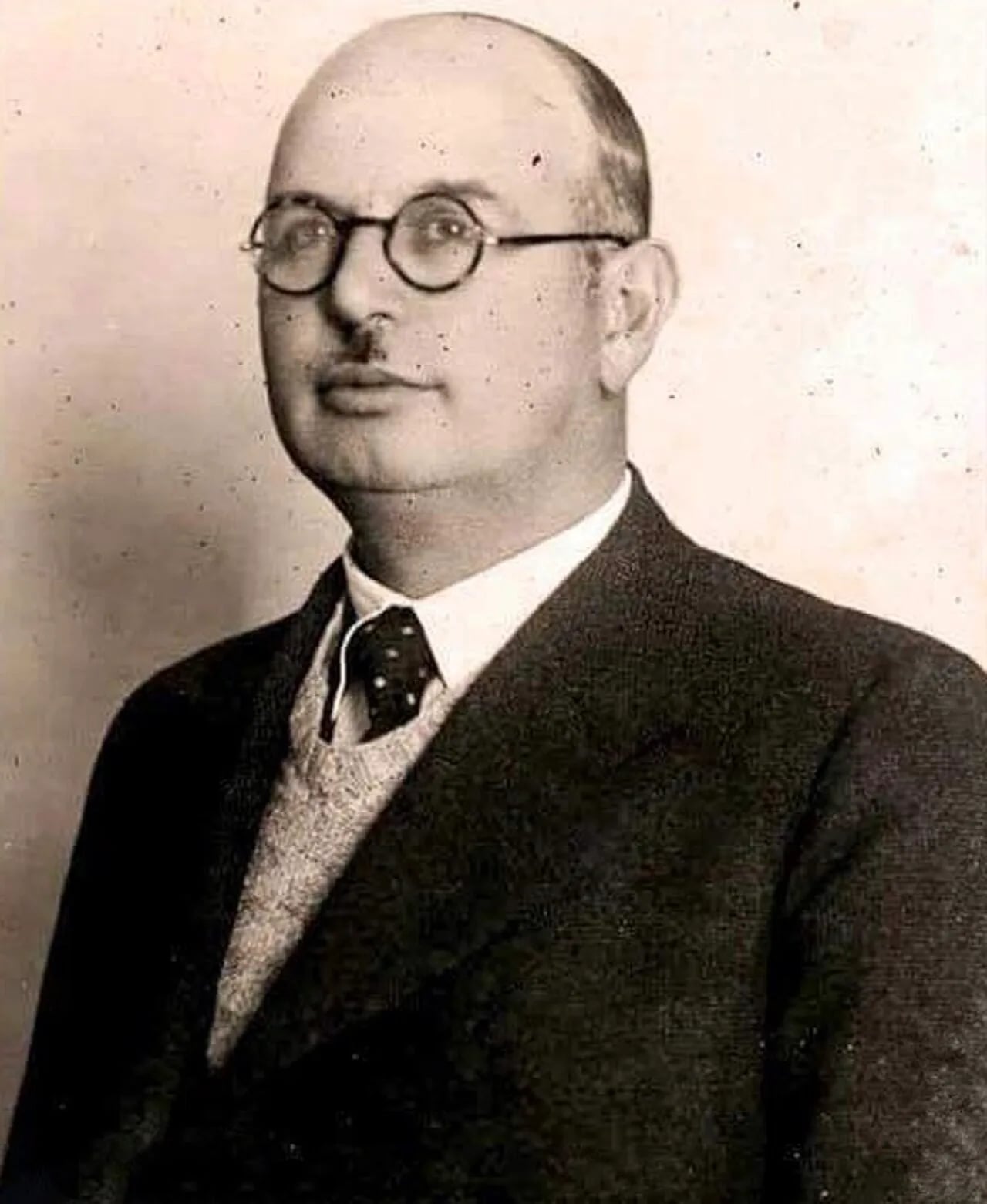 Porträt von Ferit Vokopola (1887–1969) – Gedenkseite
