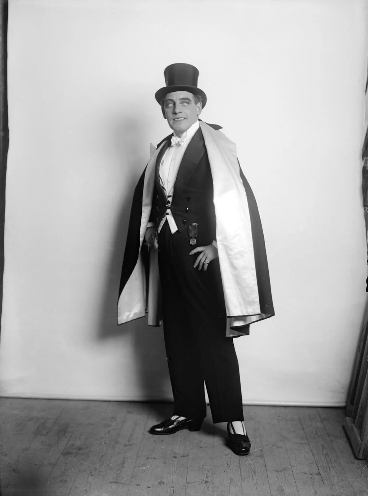 Portrait of Bror Abelli (1880–1962) – memorial page