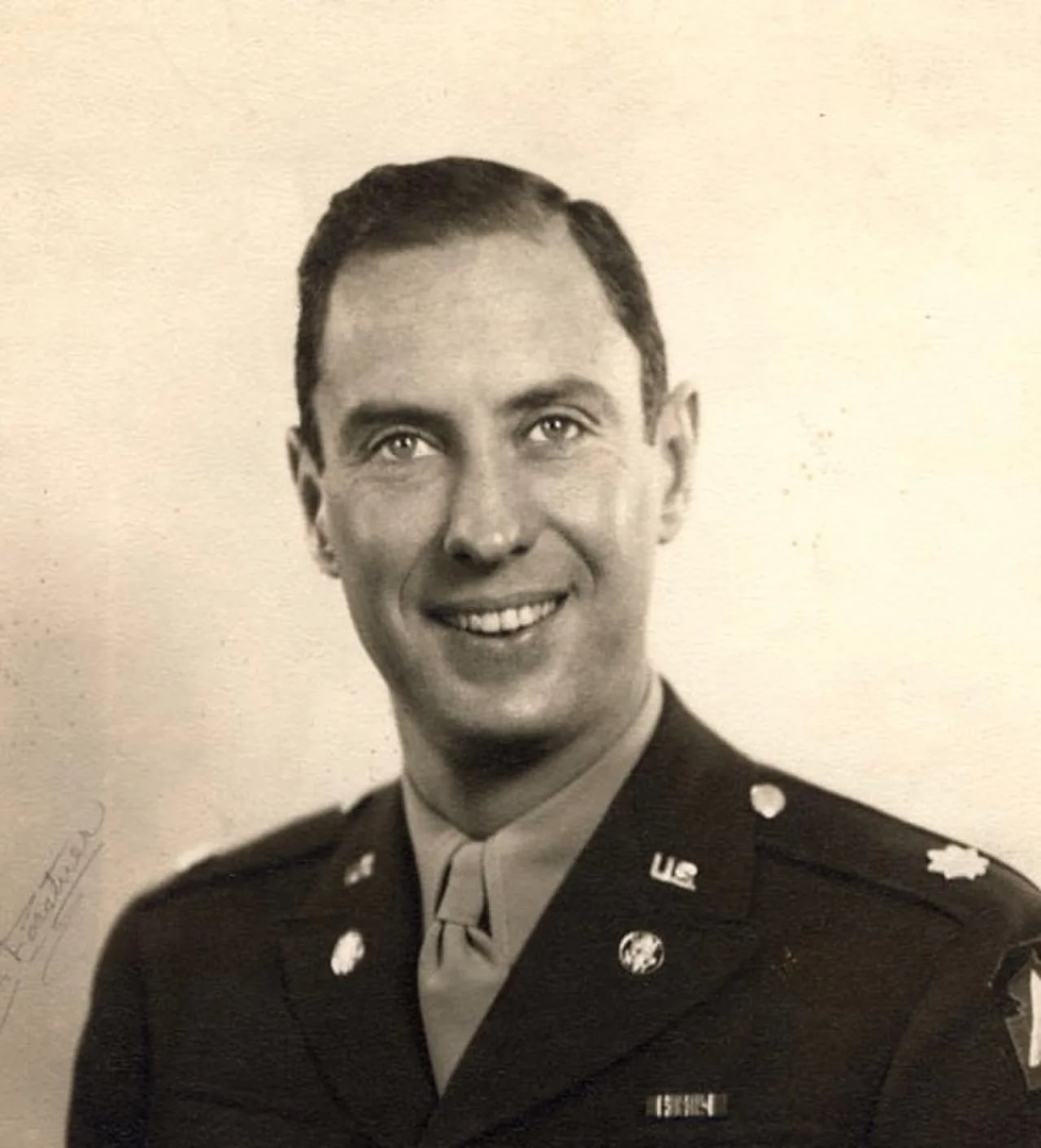 Portrait of John Thompson Whitaker (1906–1946) – memorial page