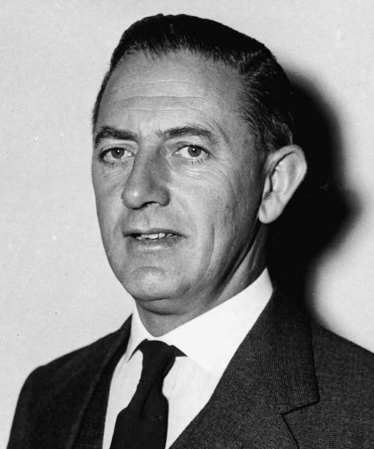 Portrait of Foss Shanahan (1910–1964) – memorial page
