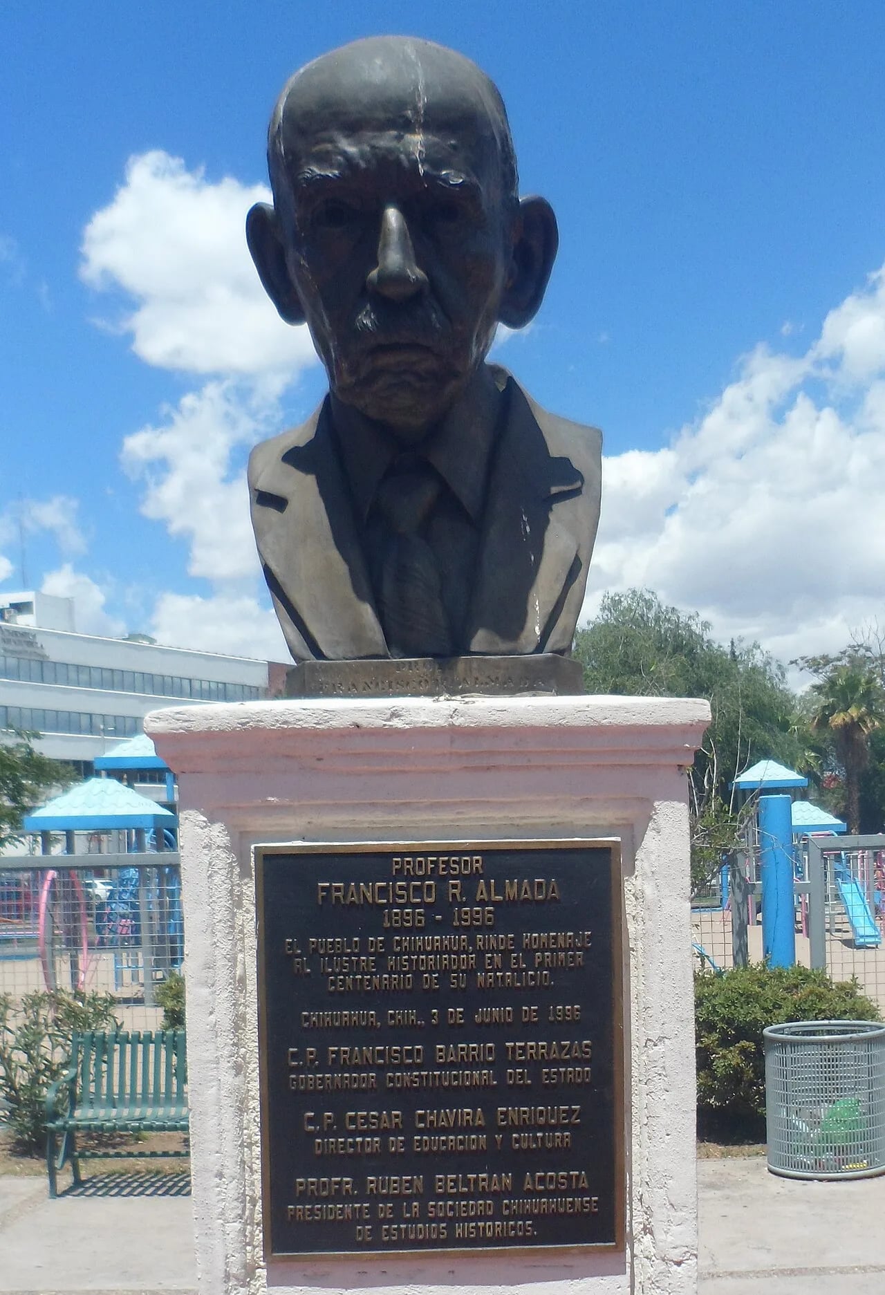 Porträt von Francisco R. Almada (1896–1989) – Gedenkseite