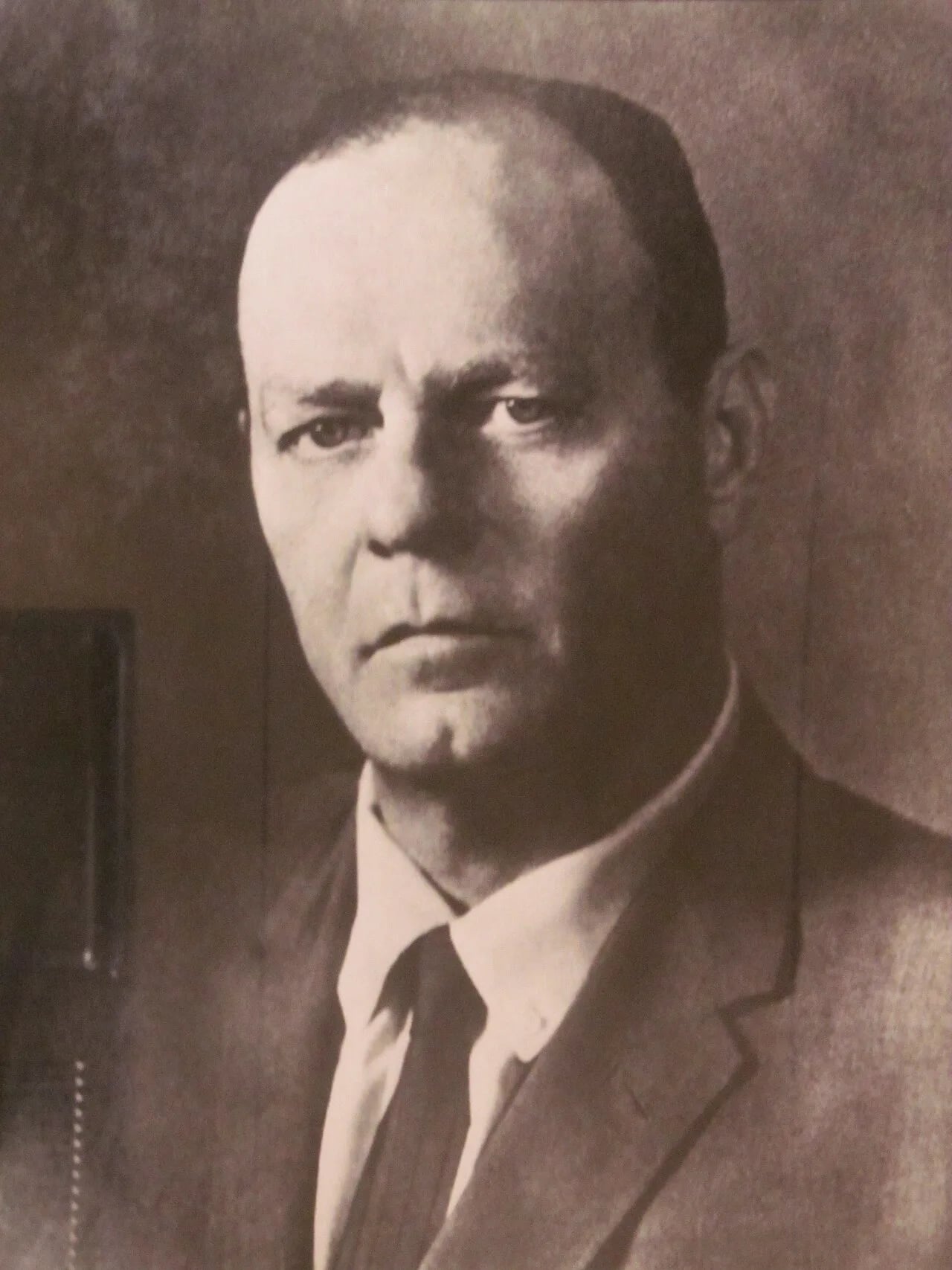 Porträt von Frank Burton Ellis (1907–1969) – Gedenkseite