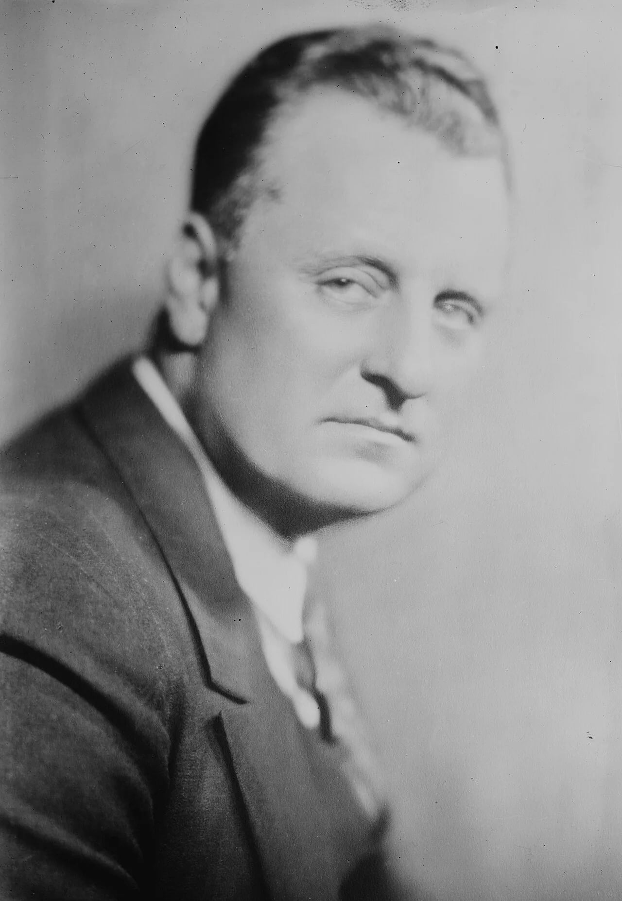 Portrait of Frank Crumit (1889–1943) – memorial page