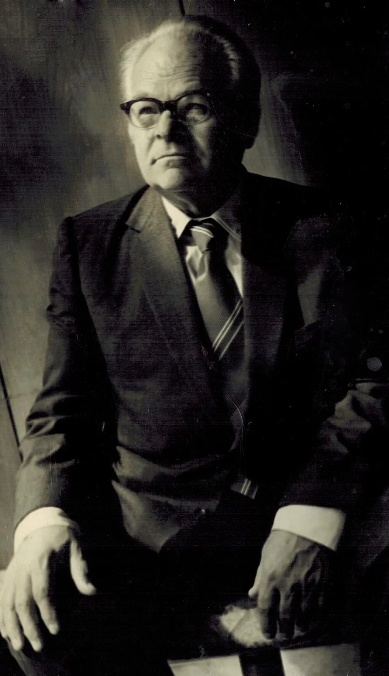 Portrait of Radoy Kirov (1916–1989) – memorial page