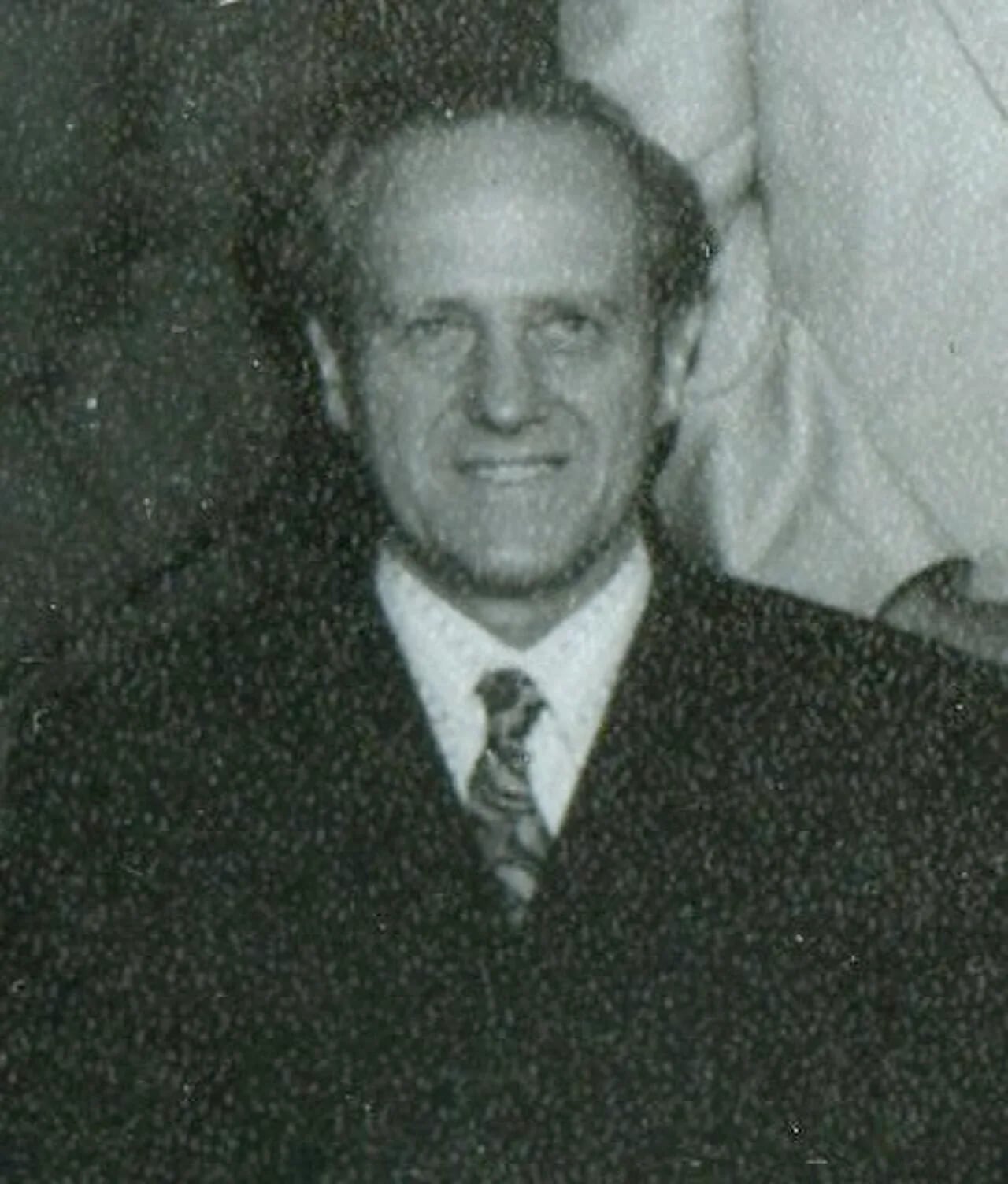 Porträt von Frank Holmes (1924–2011) – Gedenkseite