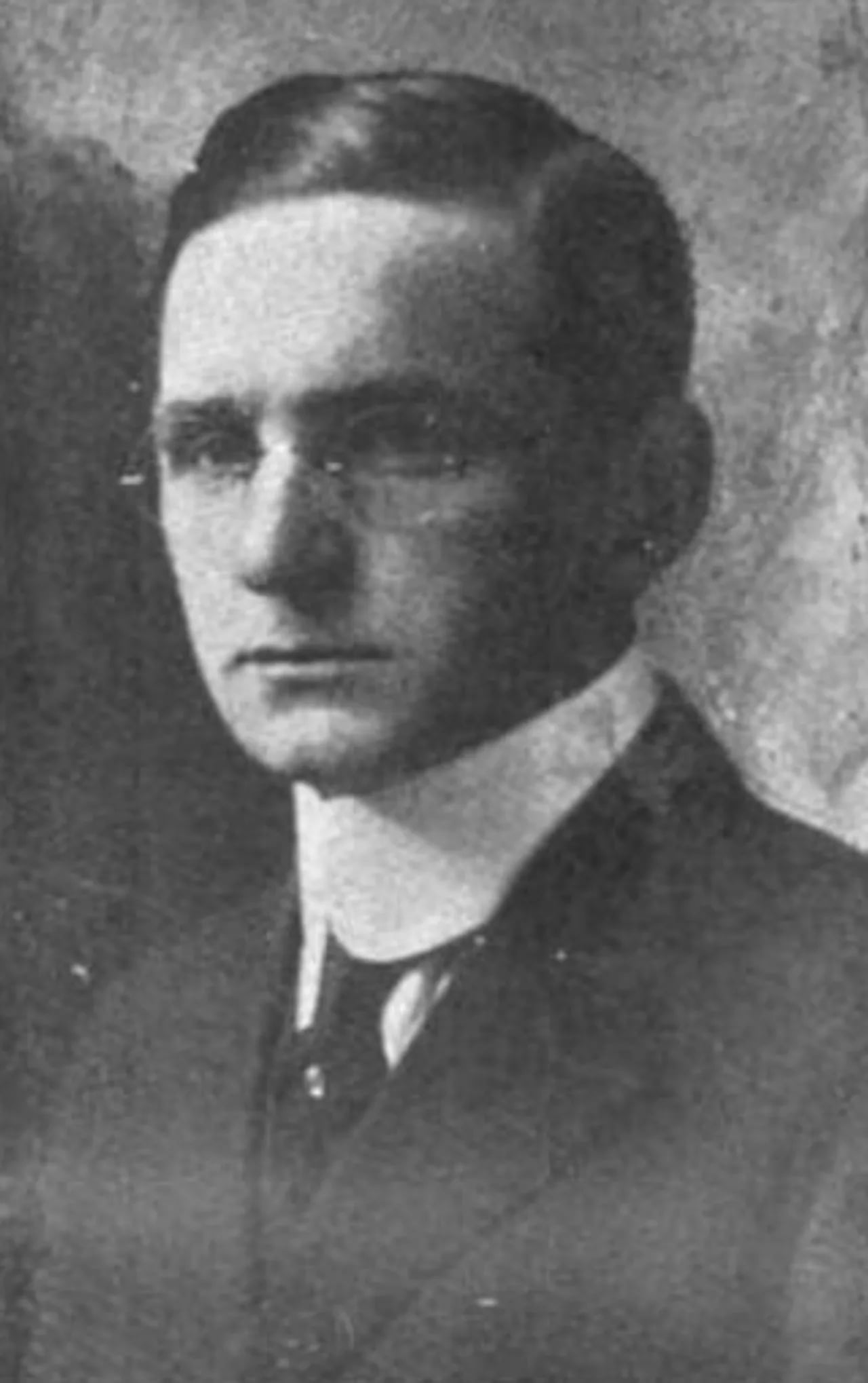 Portrait of Frank J. Donahue (1881–1979) – memorial page