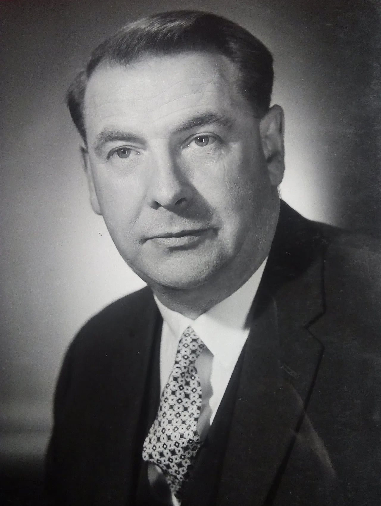 Portrait of Frank Kitts (1912–1979) – memorial page